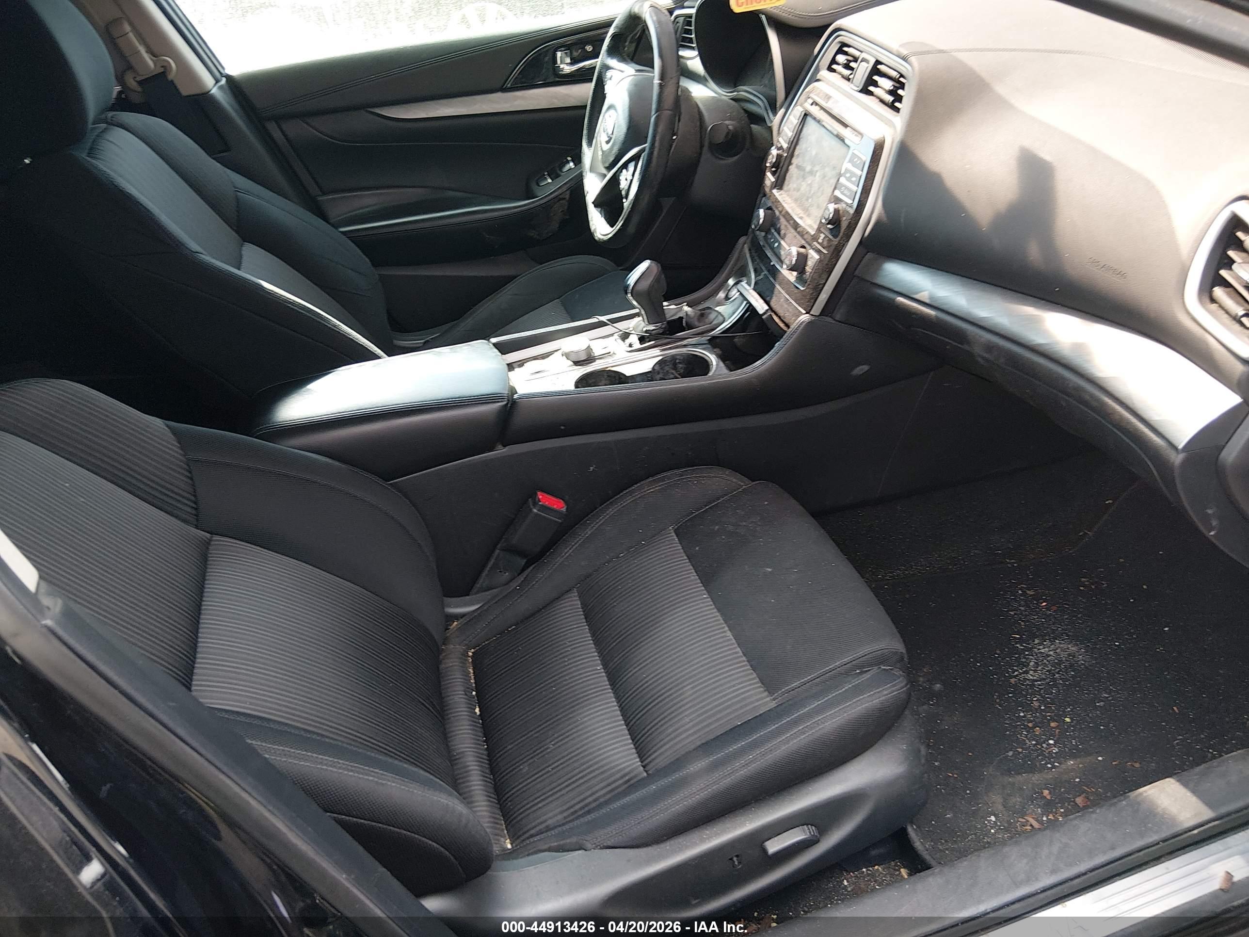 NISSAN MAXIMA image 5