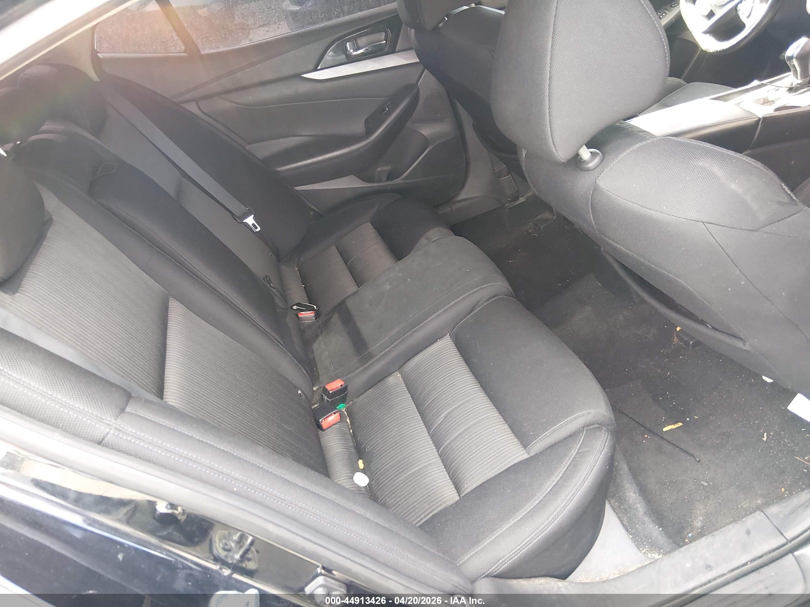 NISSAN MAXIMA image 8