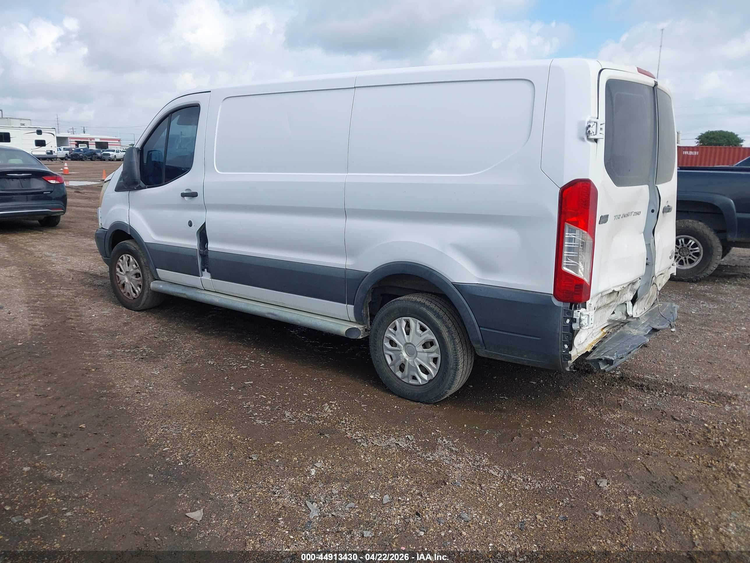 FORD TRANSIT-250 image 3