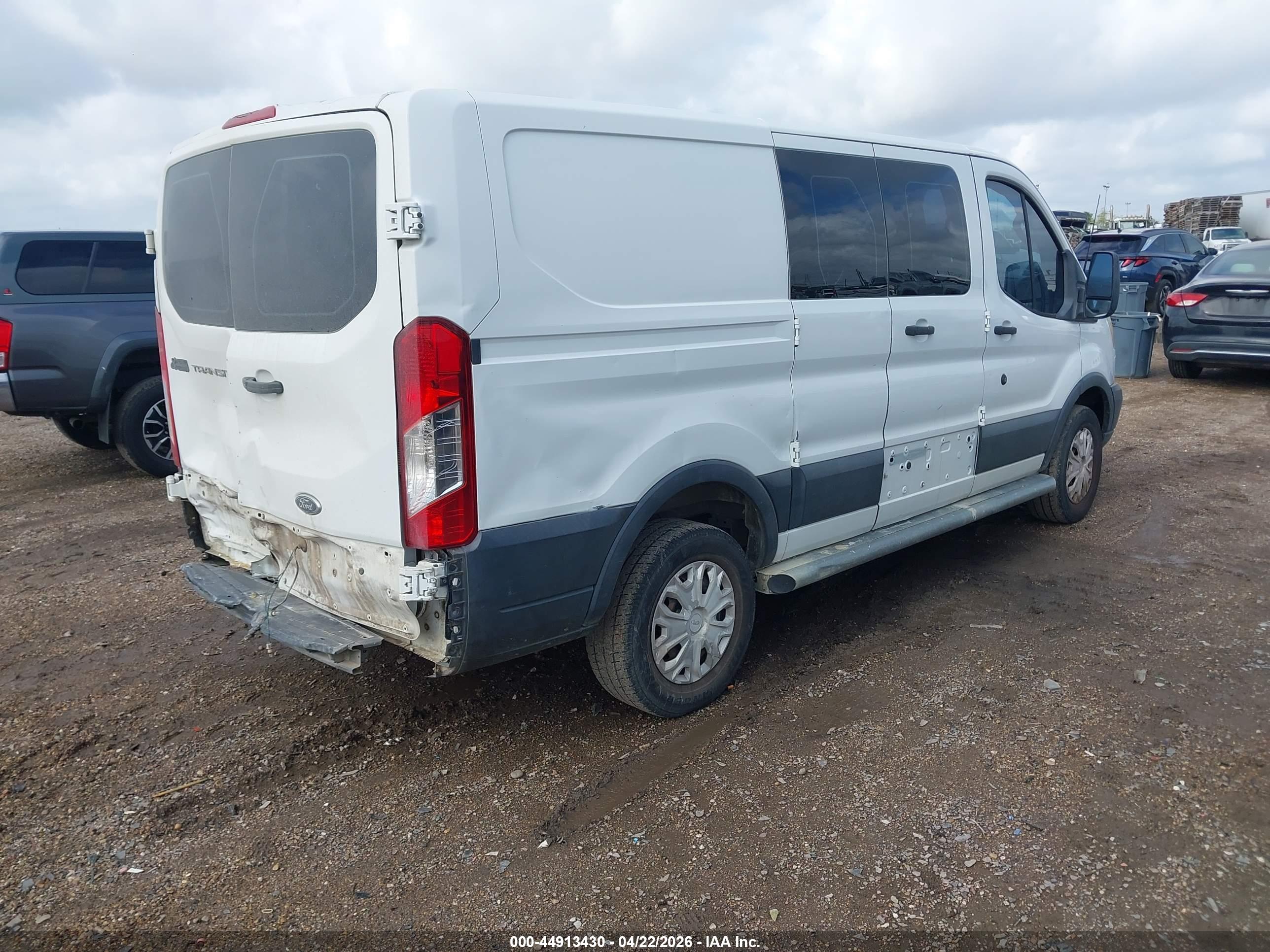 FORD TRANSIT-250 image 4