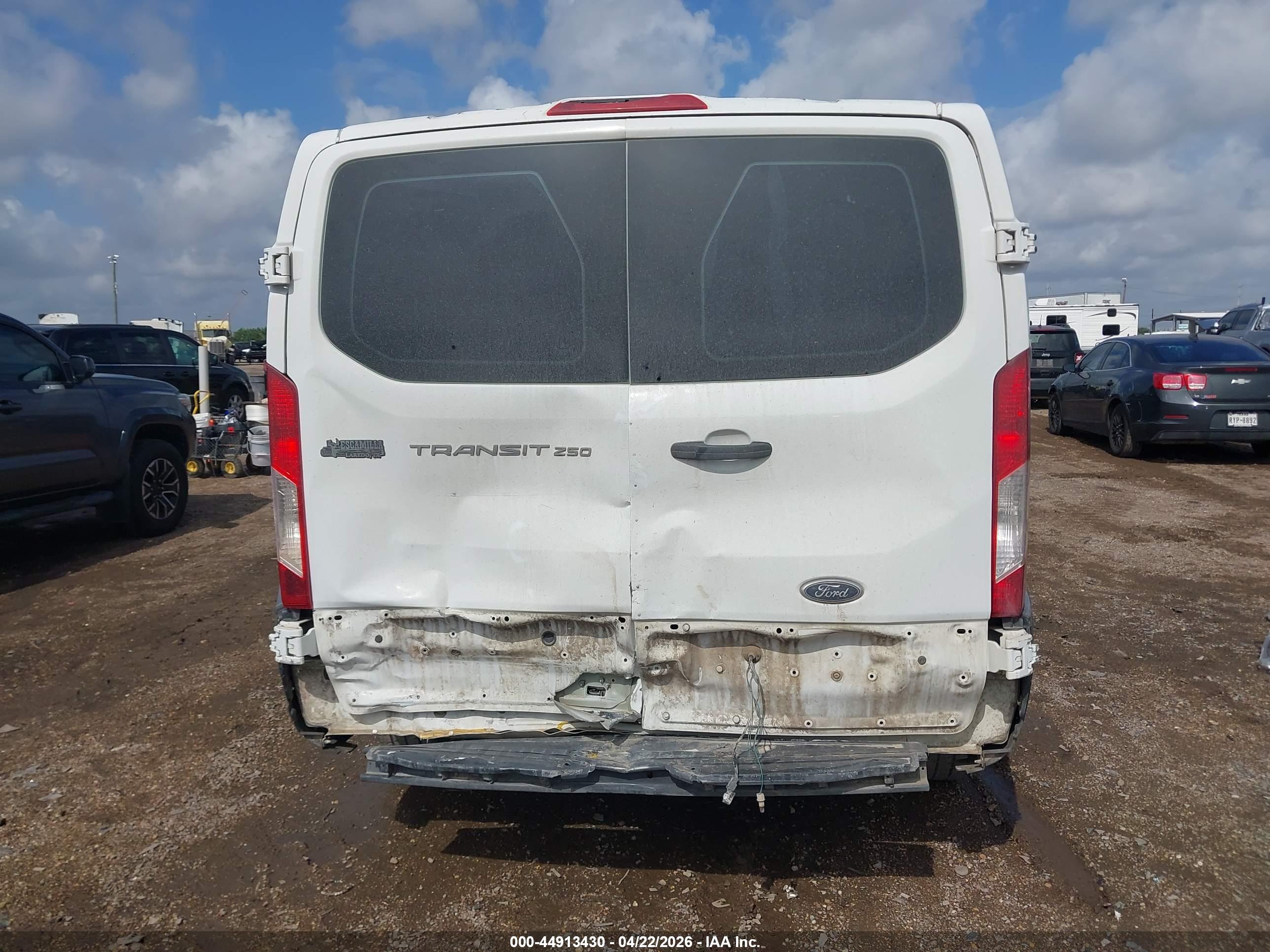 FORD TRANSIT-250 image 6