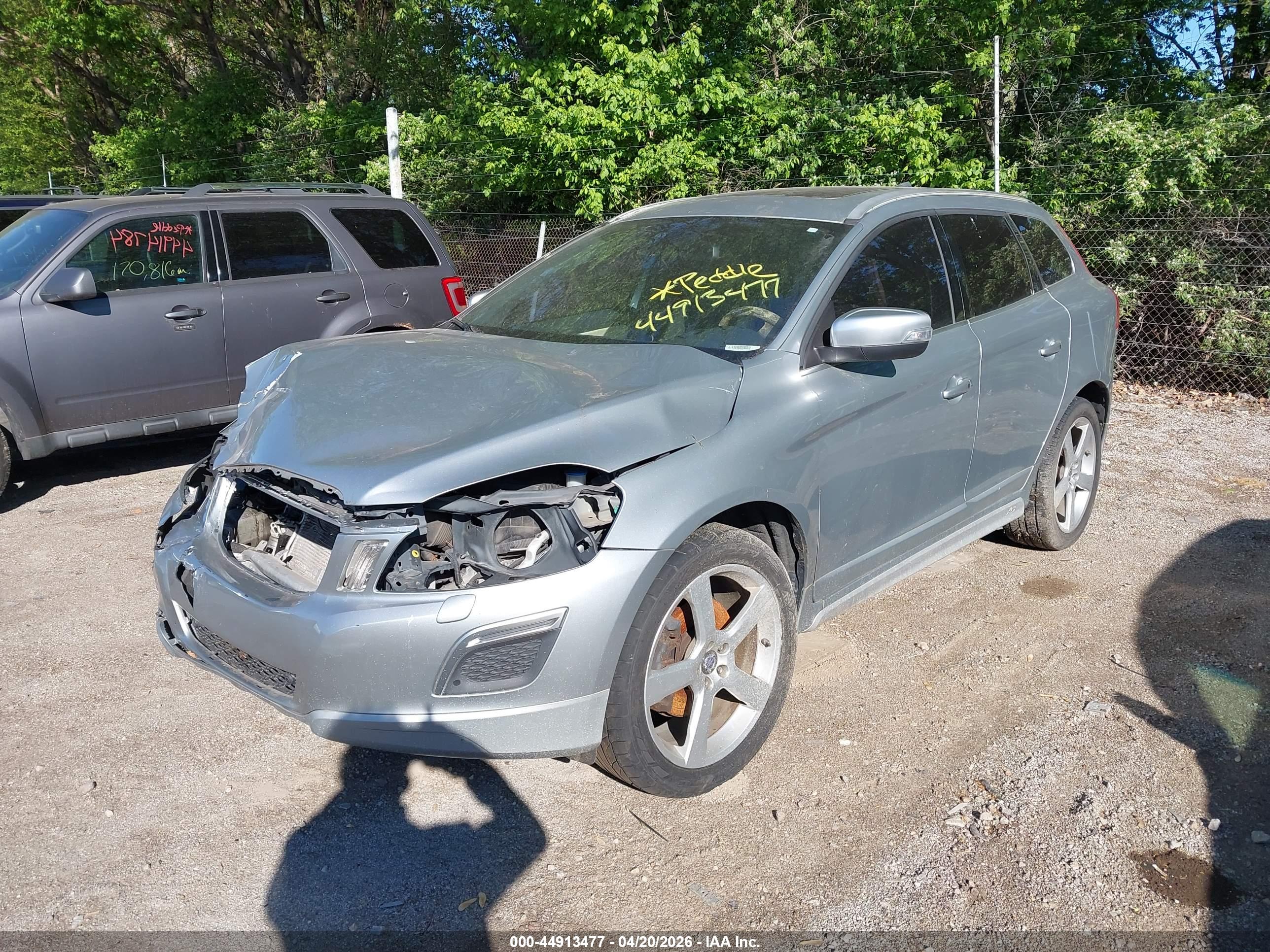 VOLVO XC60 image 2