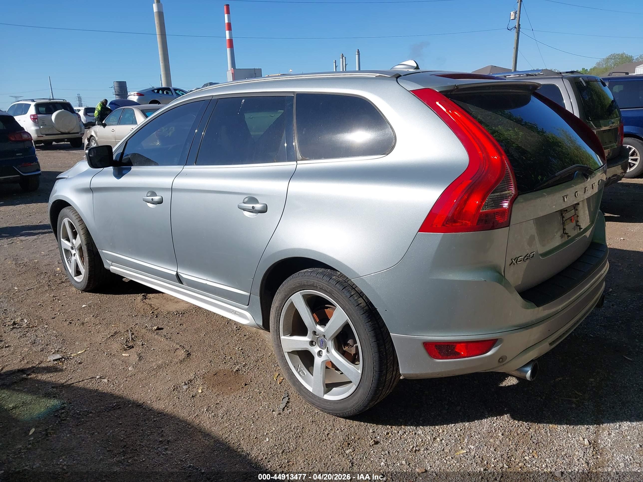 VOLVO XC60 image 3