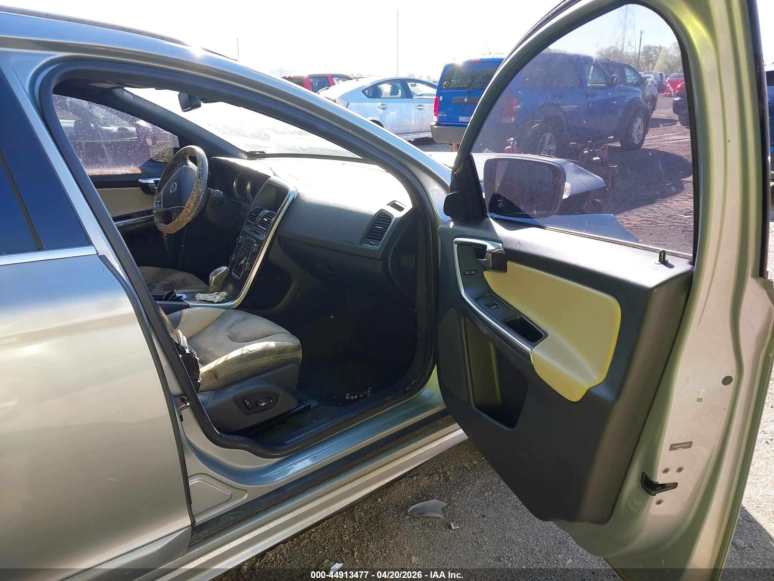 VOLVO XC60 image 5