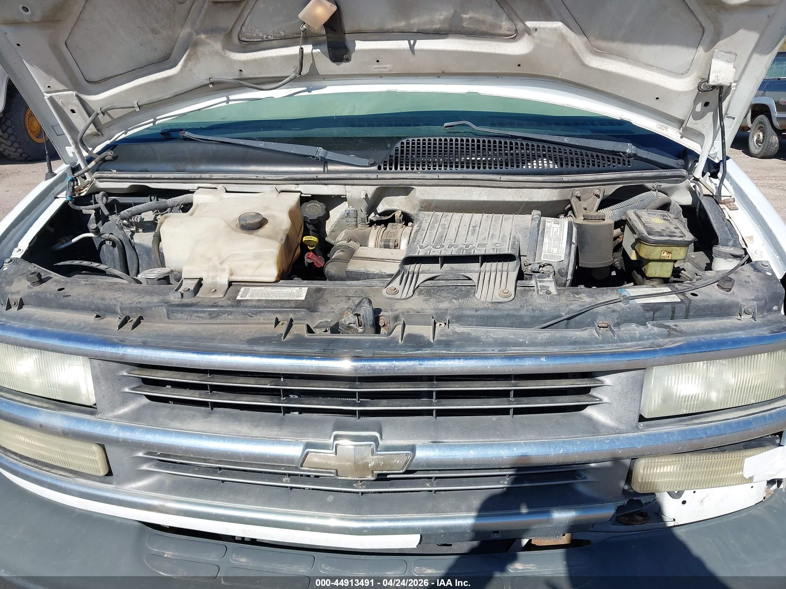 CHEVROLET EXPRESS image 10