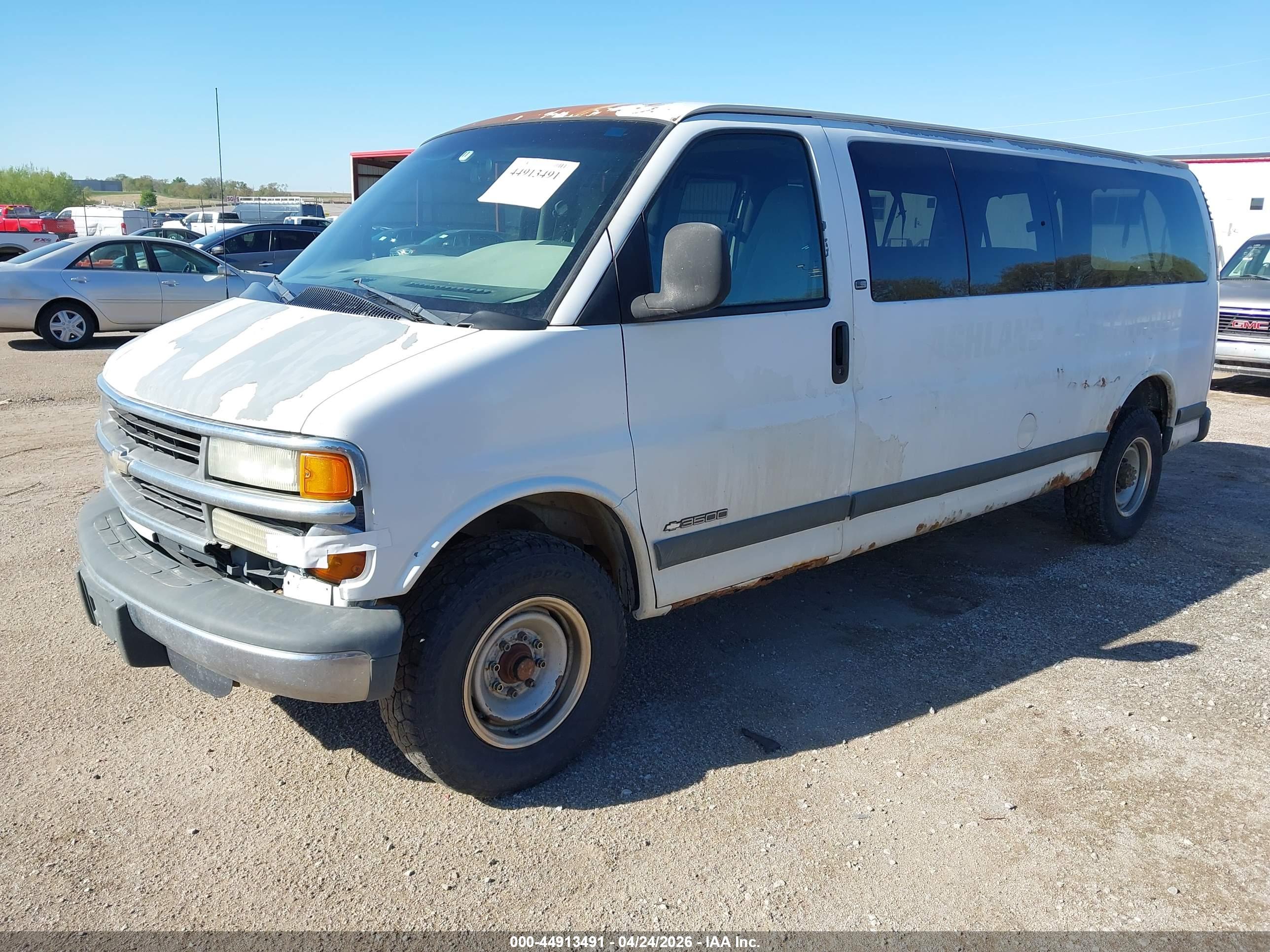CHEVROLET EXPRESS image 2
