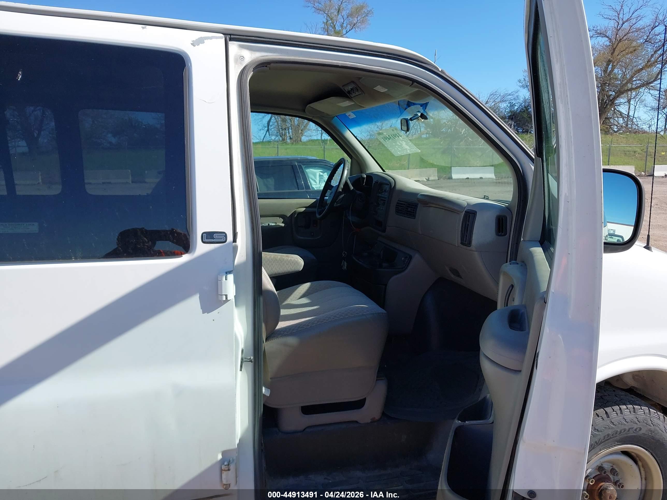 CHEVROLET EXPRESS image 5