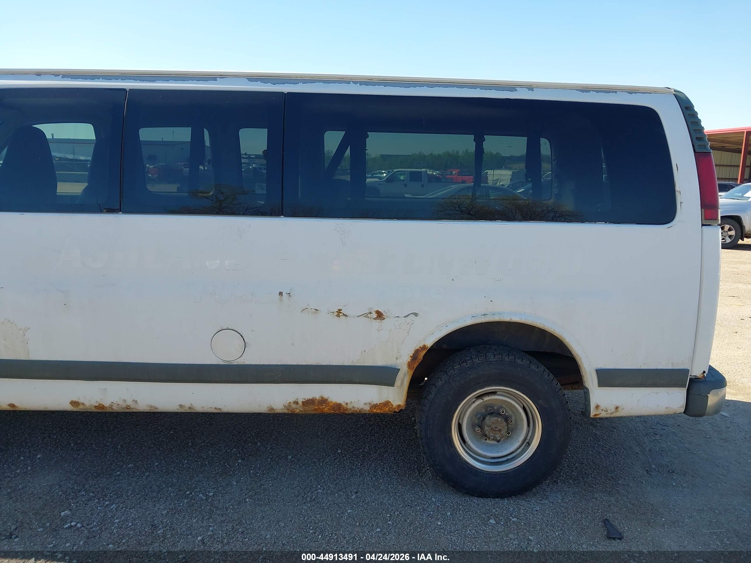 CHEVROLET EXPRESS image 6