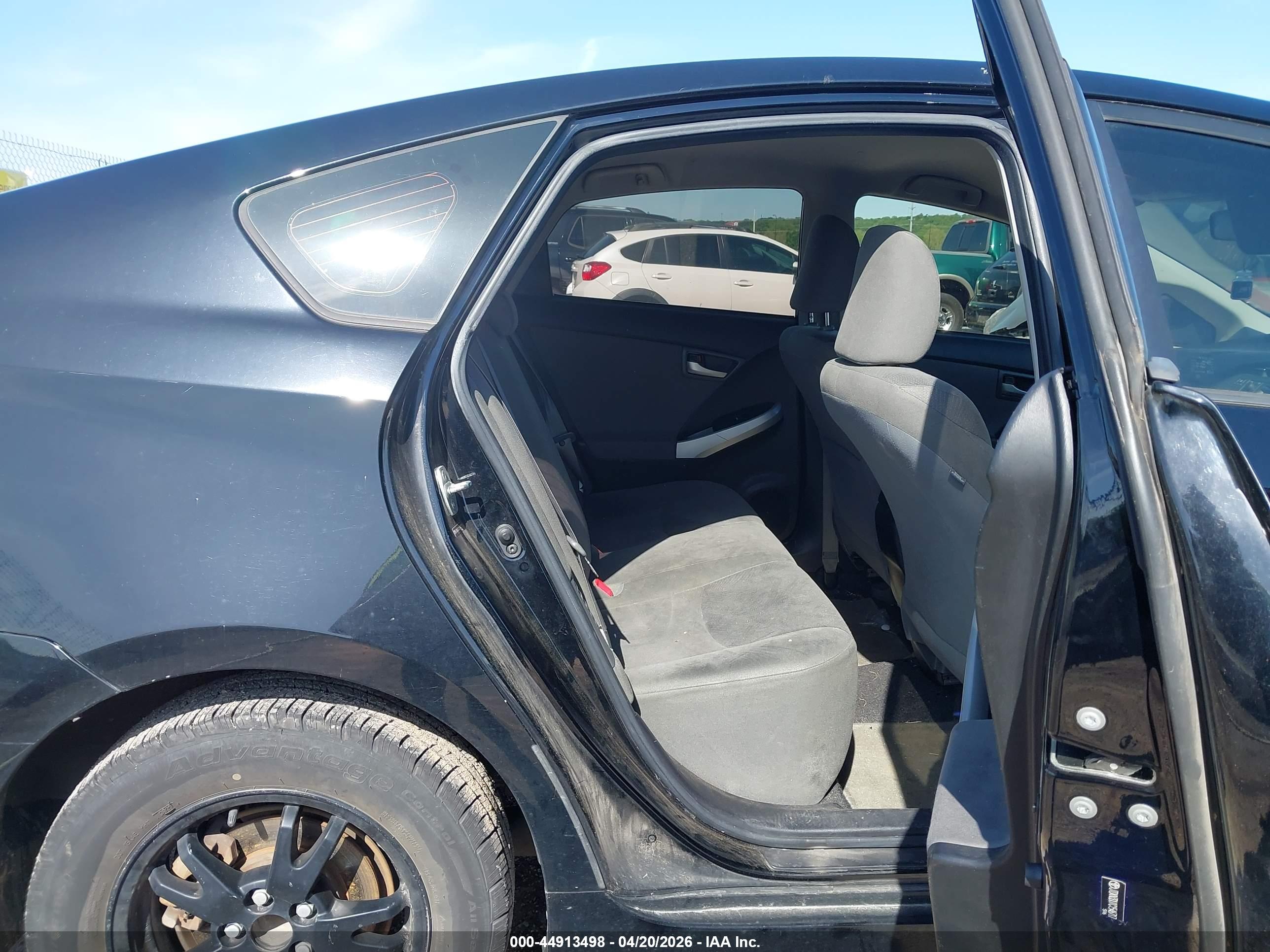 TOYOTA PRIUS image 8