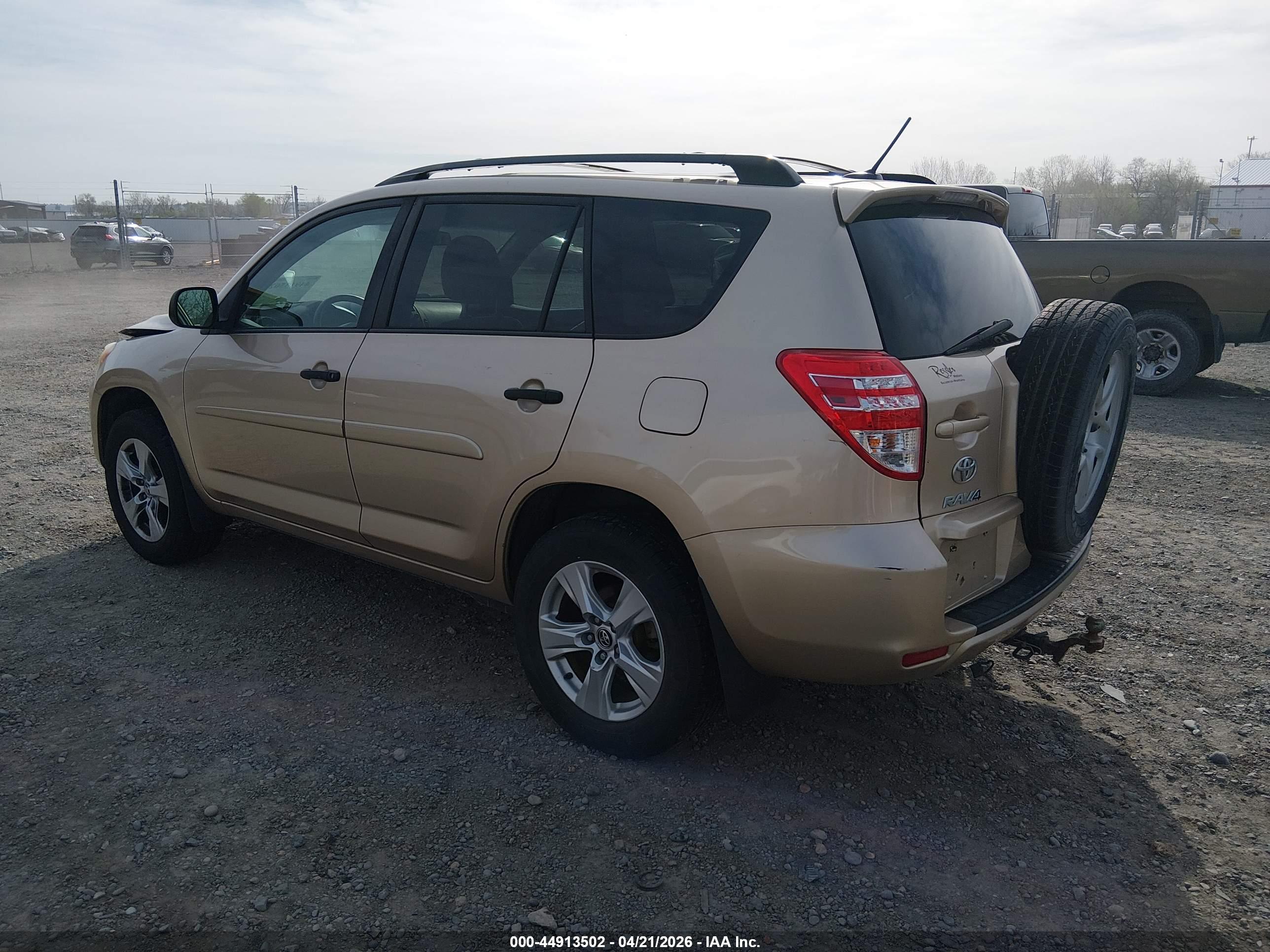 TOYOTA RAV4 image 3