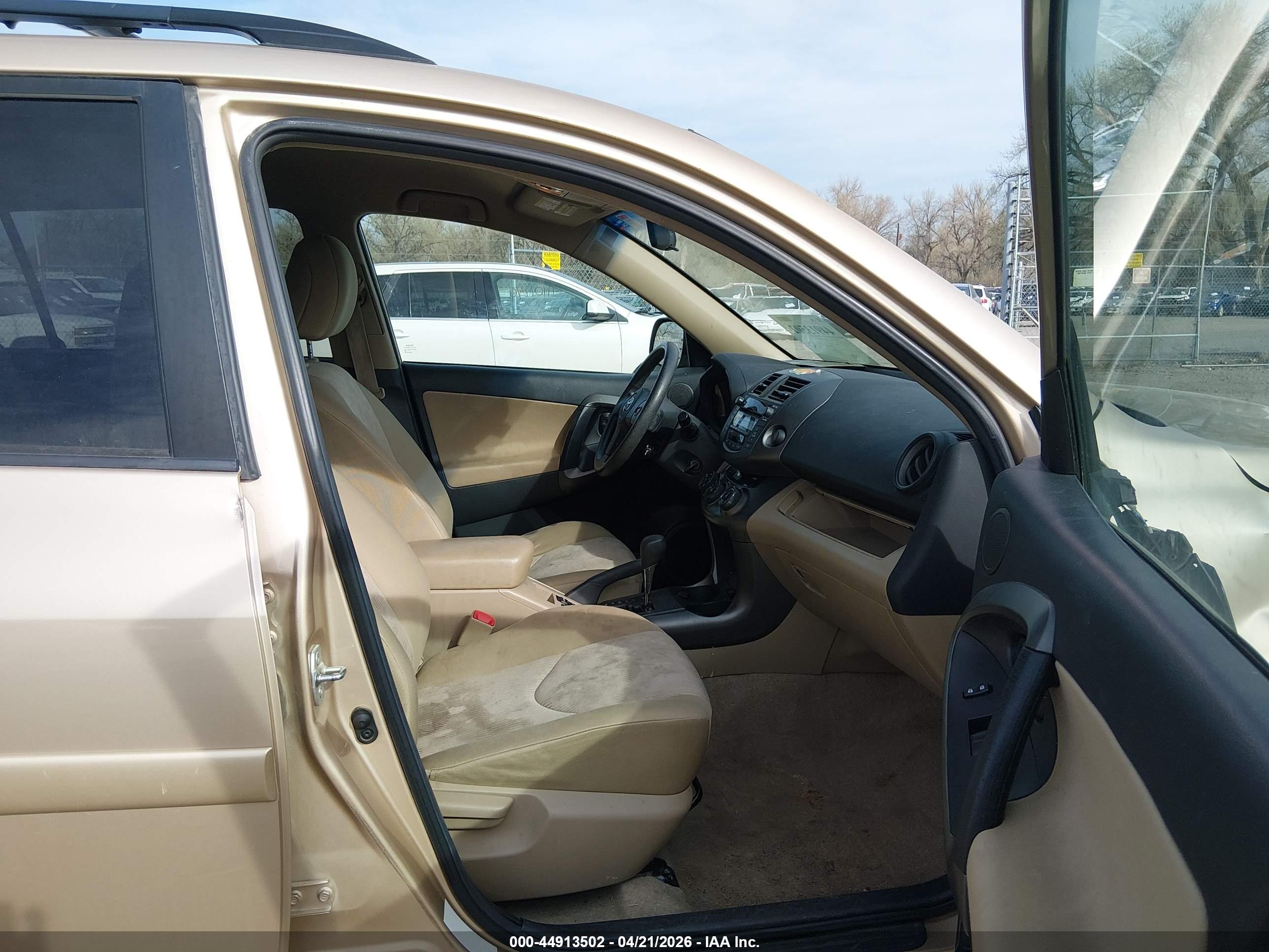 TOYOTA RAV4 image 5