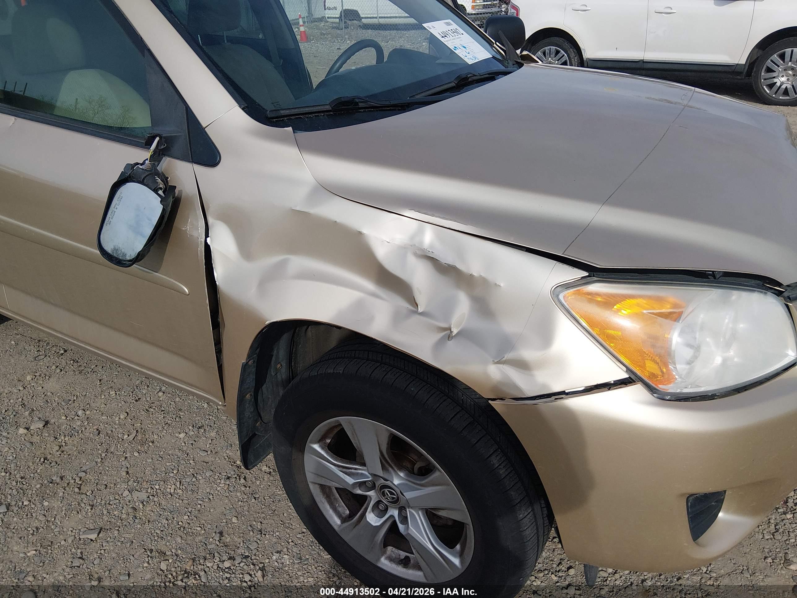 TOYOTA RAV4 image 6