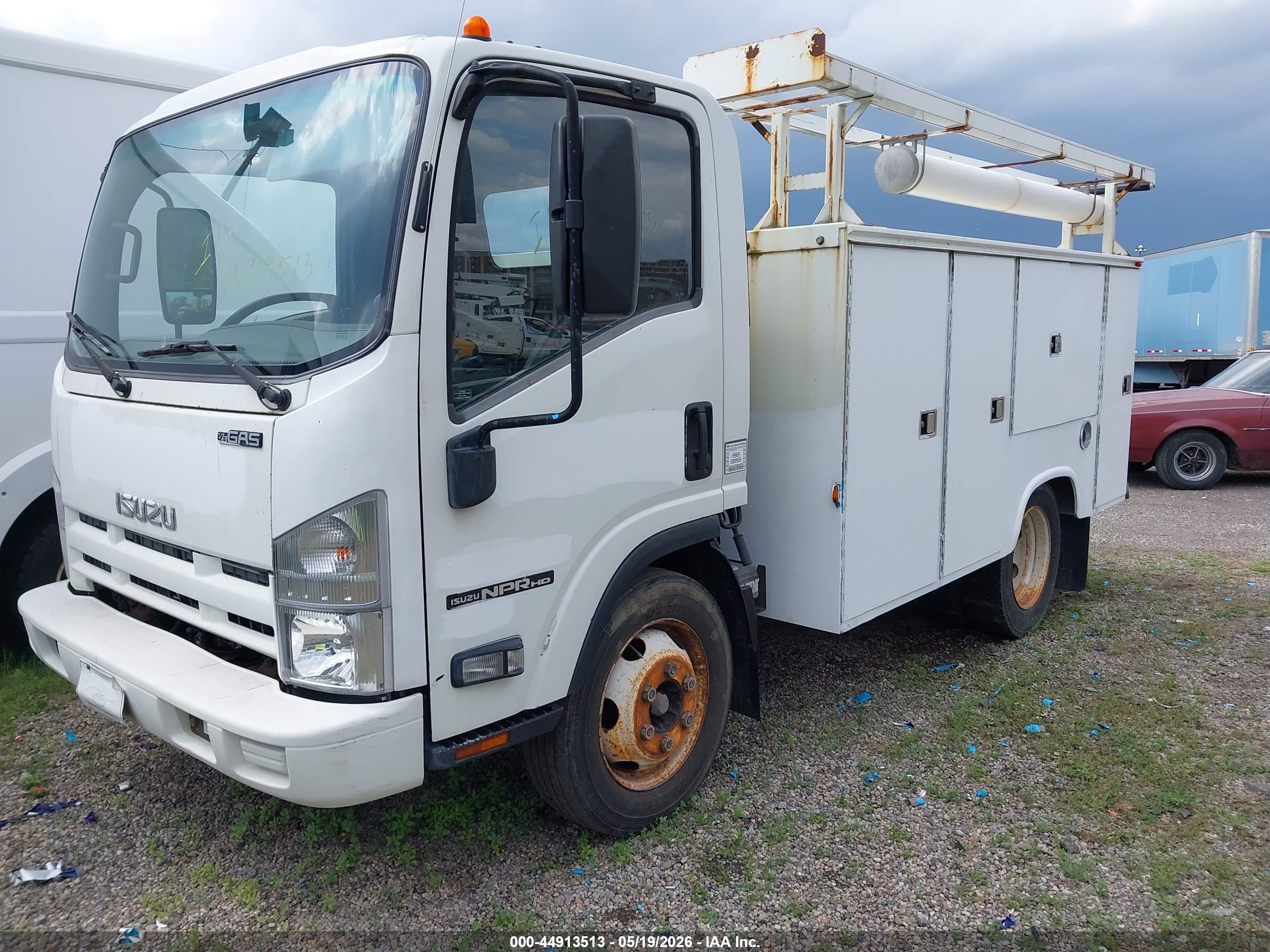 ISUZU NPR image 2