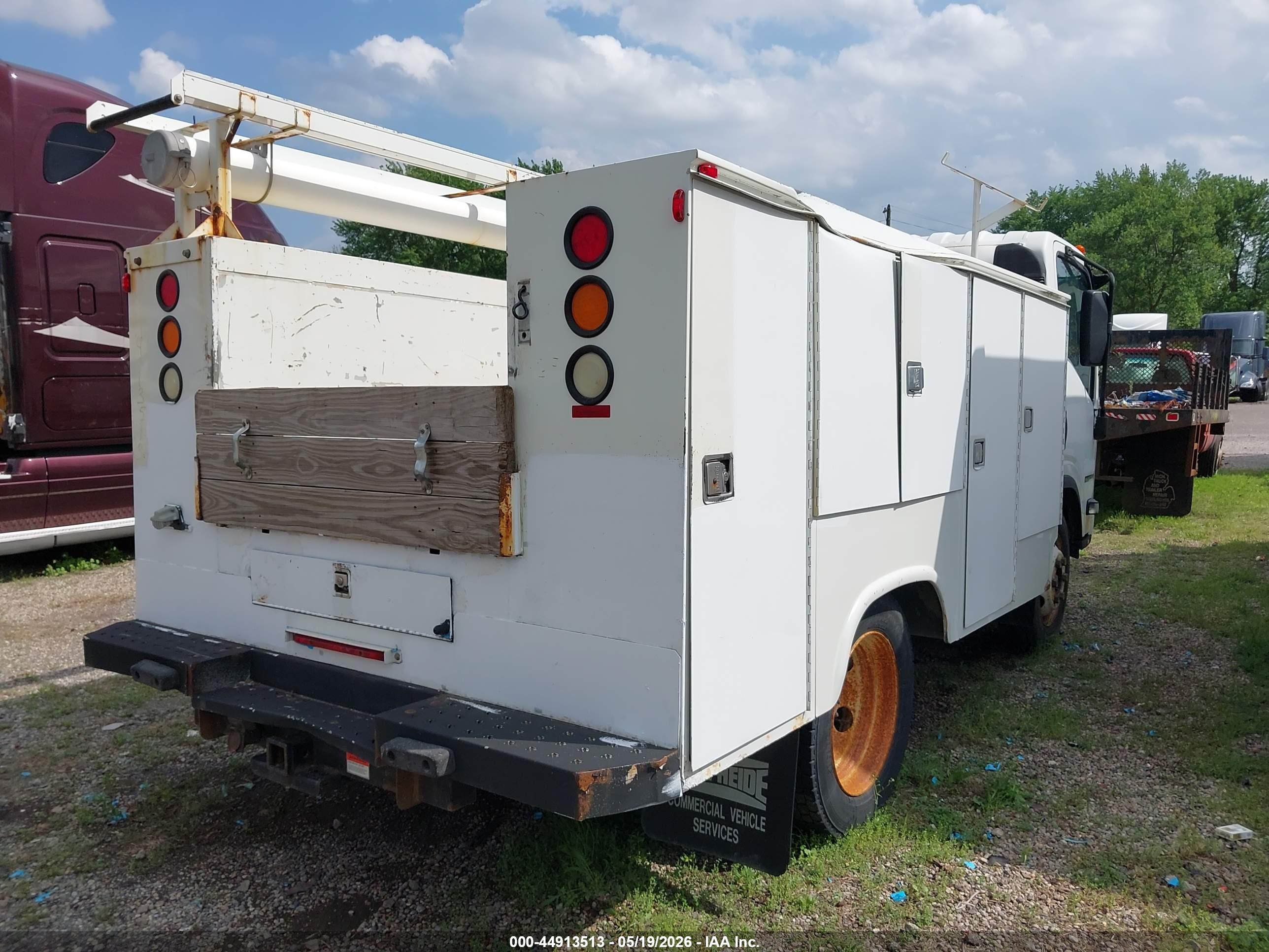 ISUZU NPR image 4