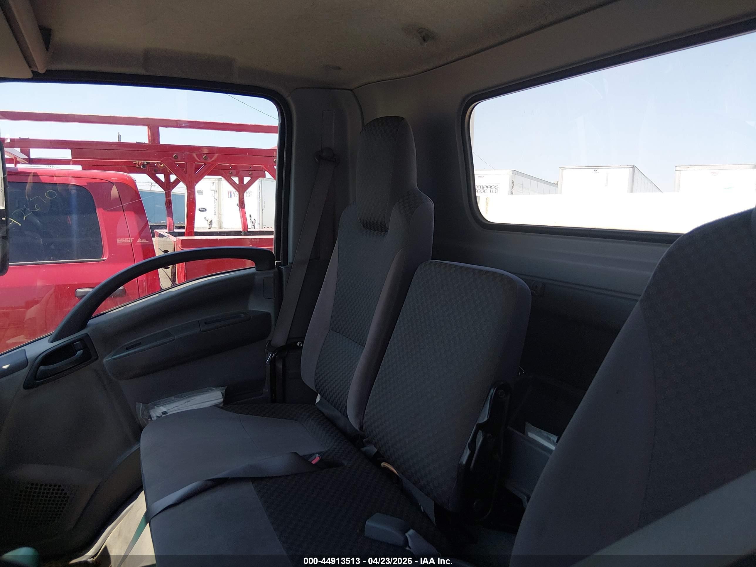 ISUZU NPR image 7