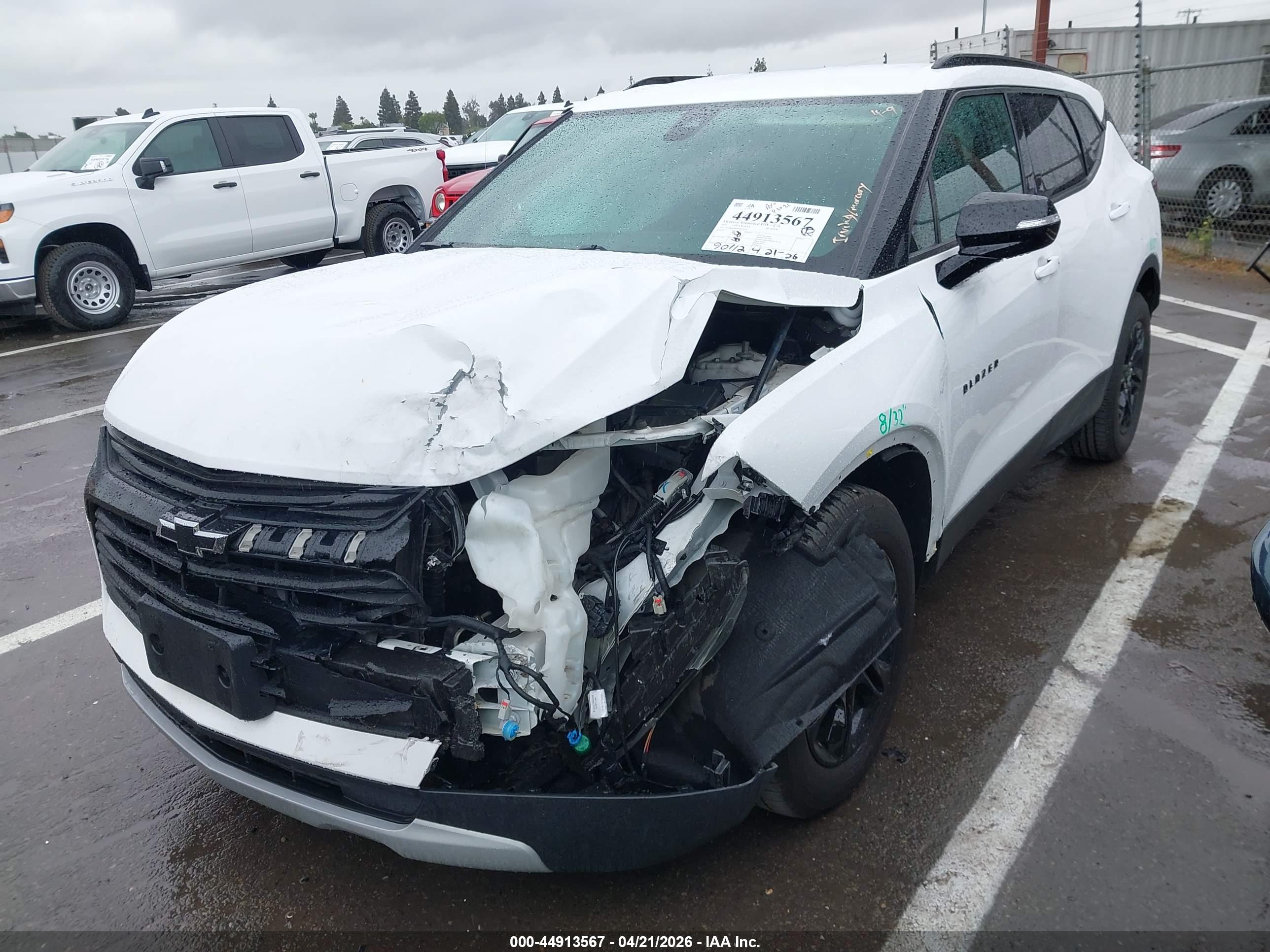 CHEVROLET BLAZER image 2