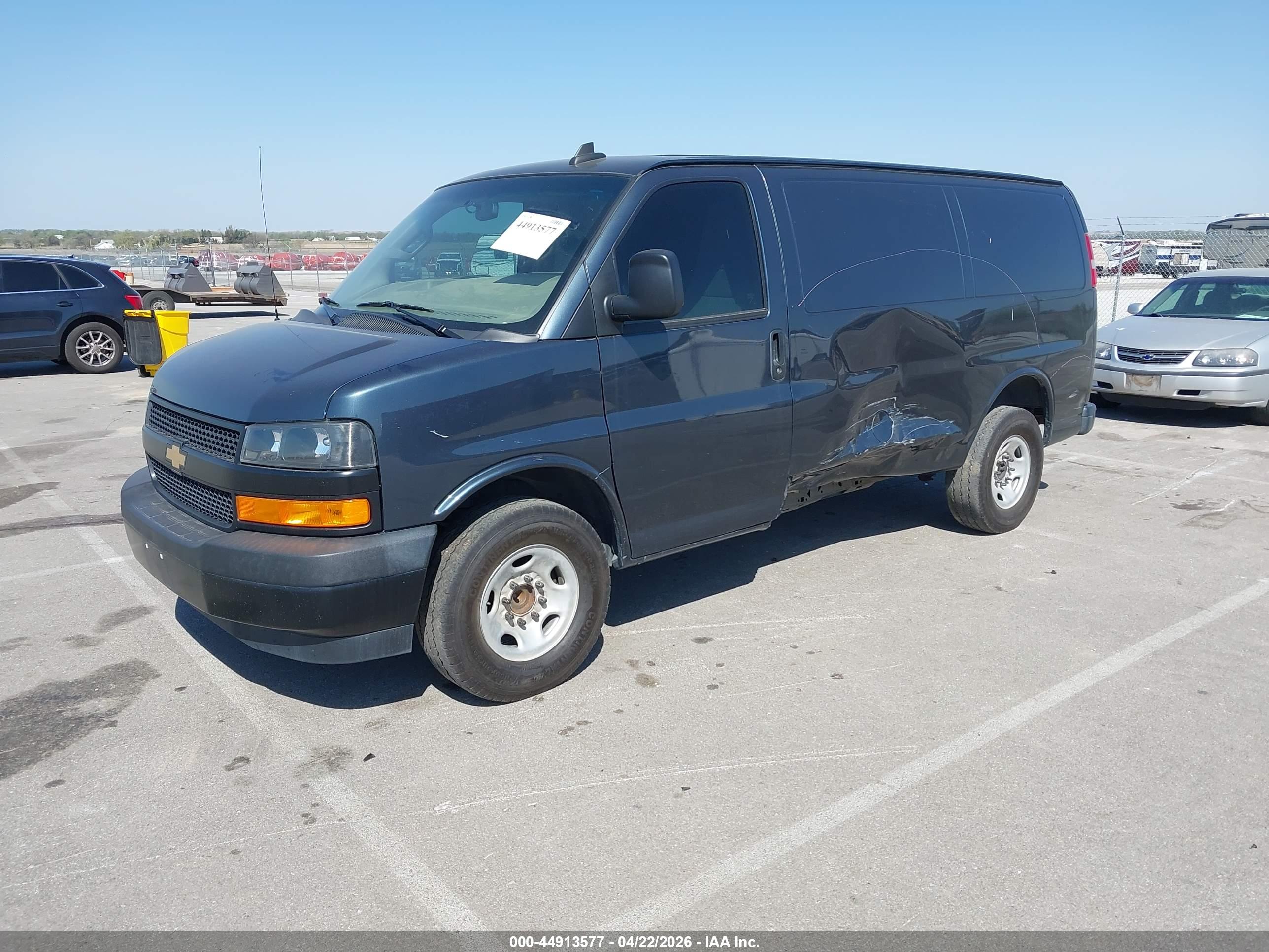 CHEVROLET EXPRESS image 2