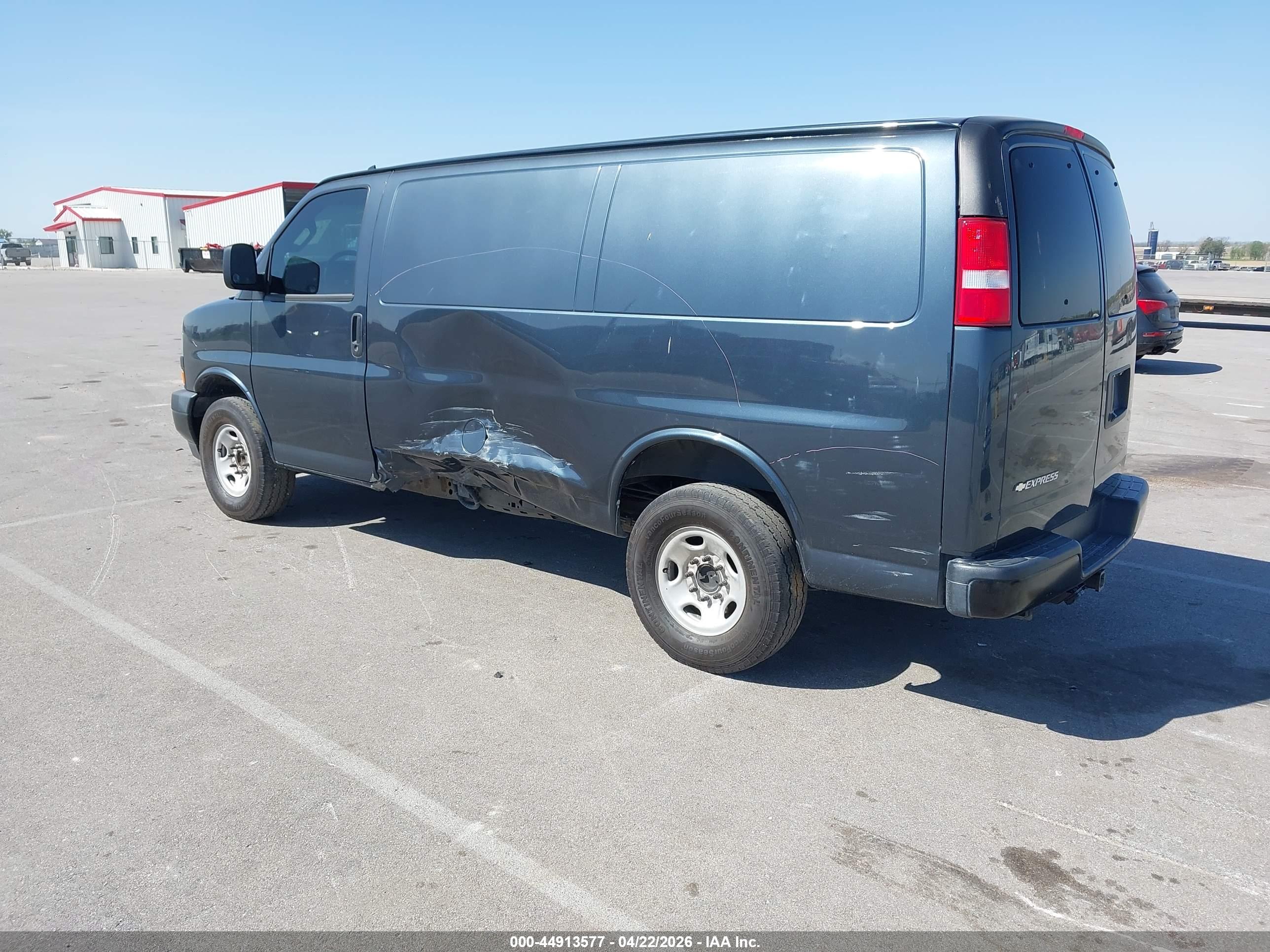 CHEVROLET EXPRESS image 3