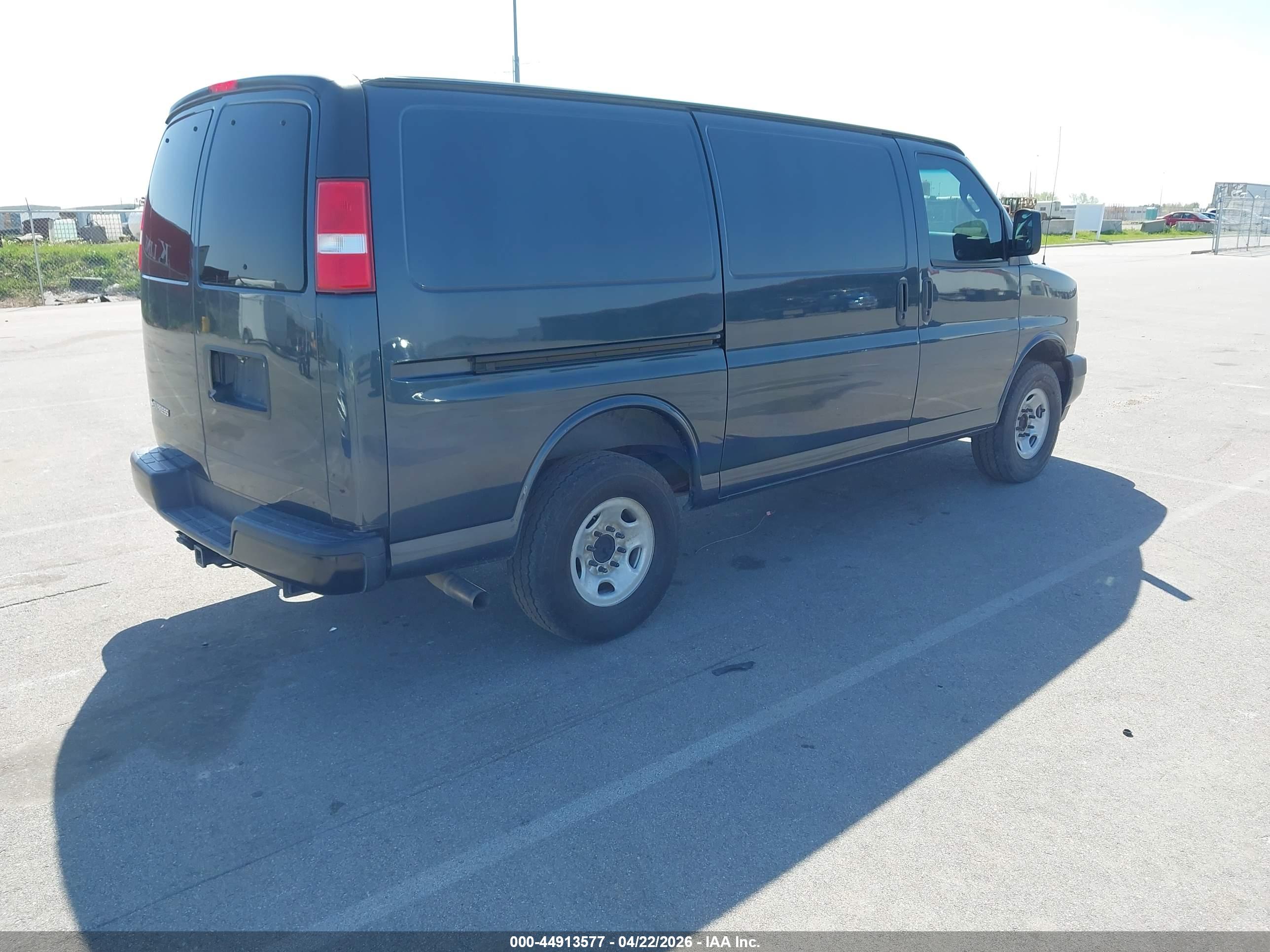 CHEVROLET EXPRESS image 4