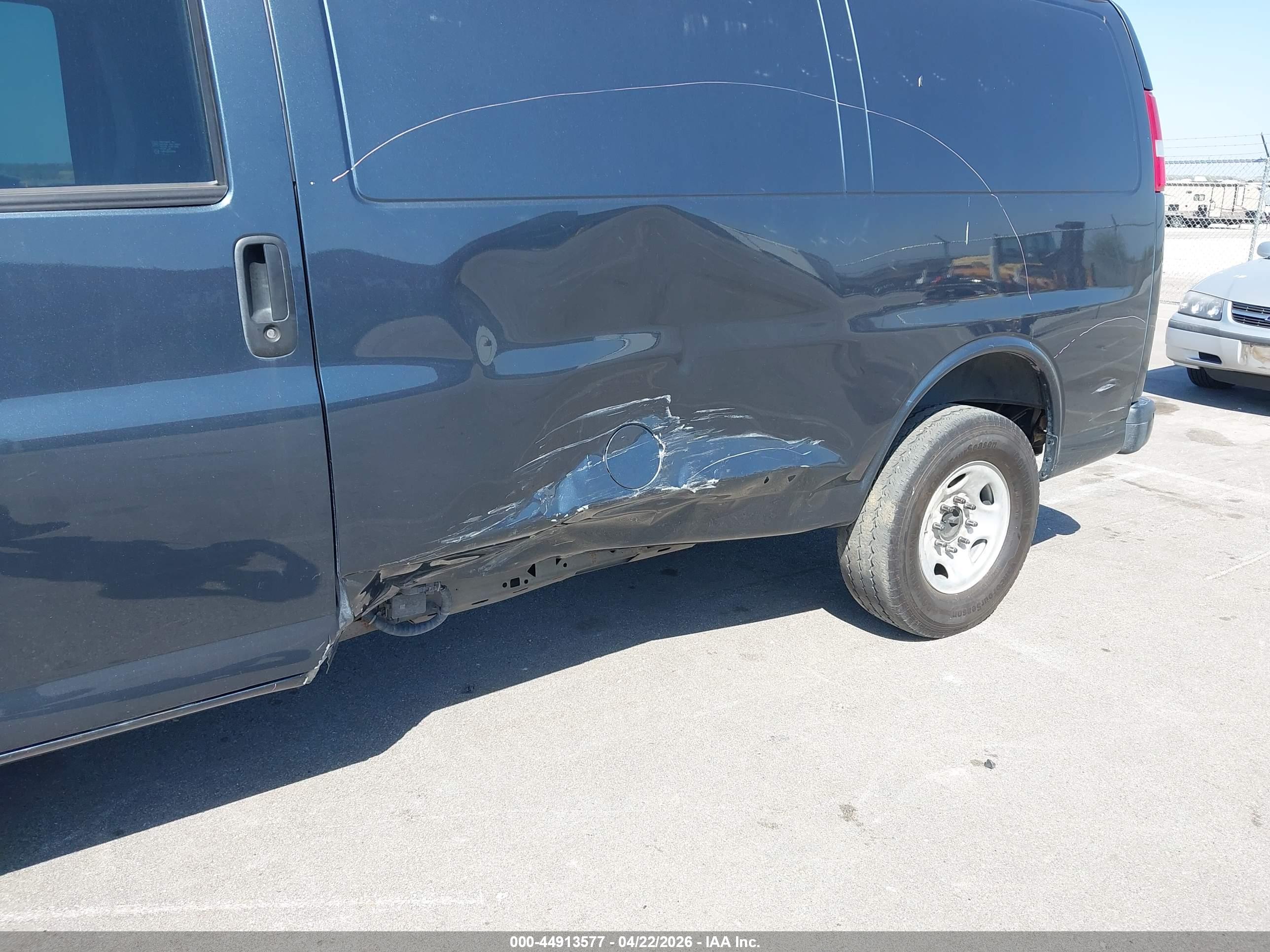 CHEVROLET EXPRESS image 6