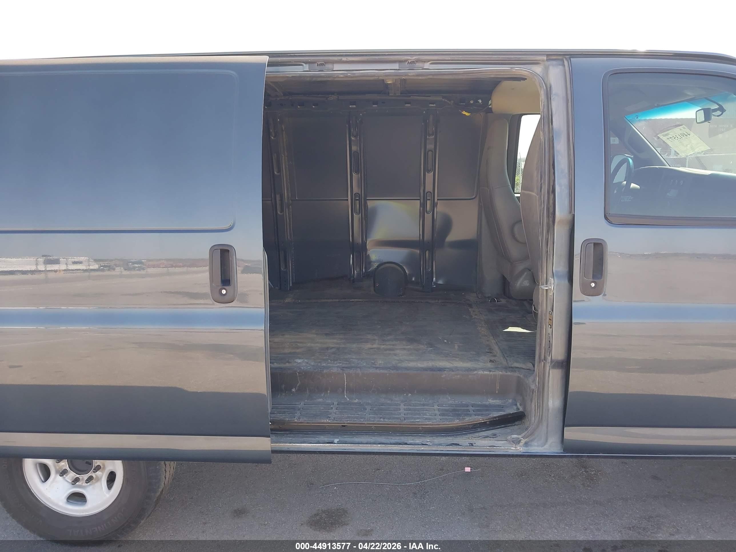 CHEVROLET EXPRESS image 8