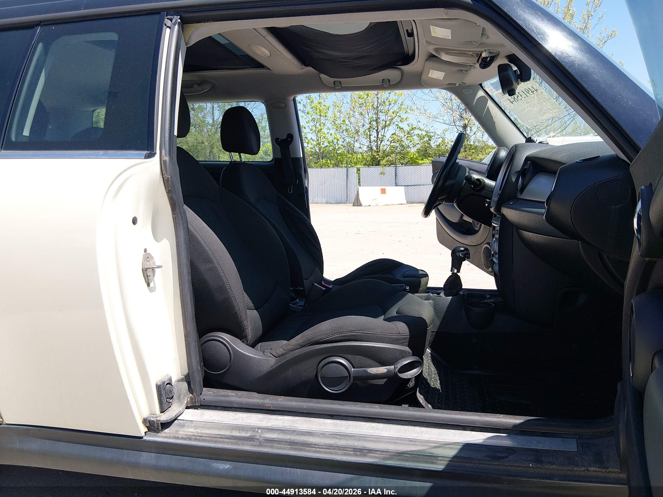 MINI COOPER image 8