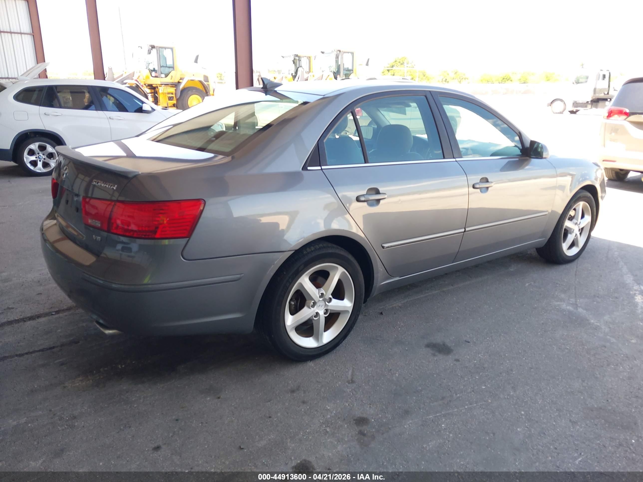 HYUNDAI SONATA image 4