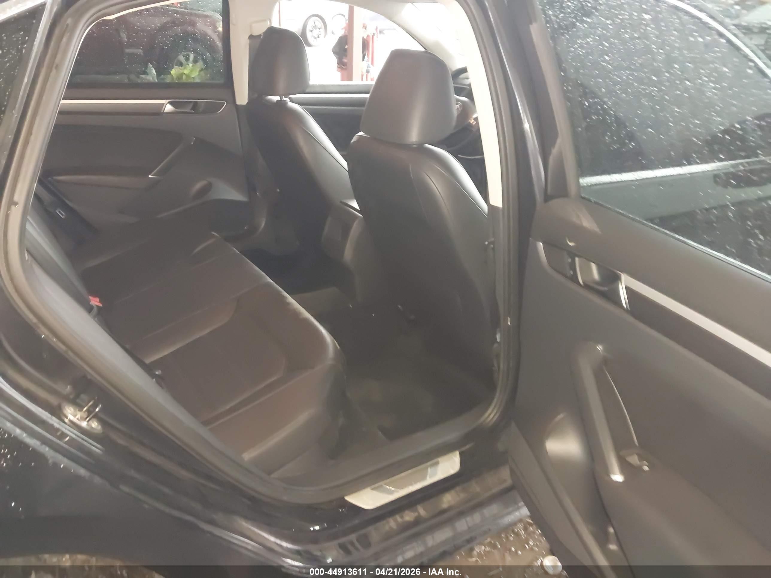 VOLKSWAGEN PASSAT image 8