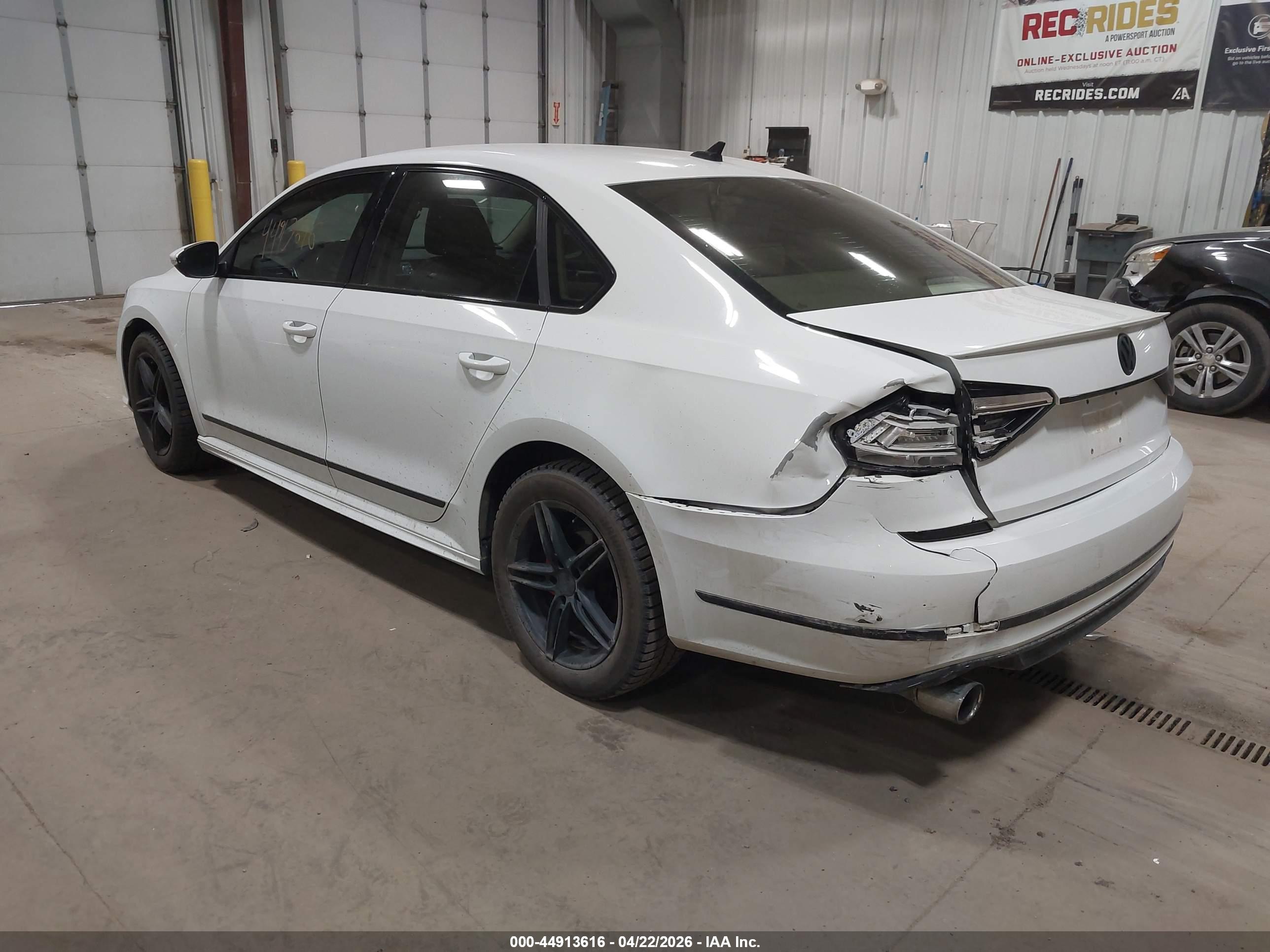 VOLKSWAGEN PASSAT image 3