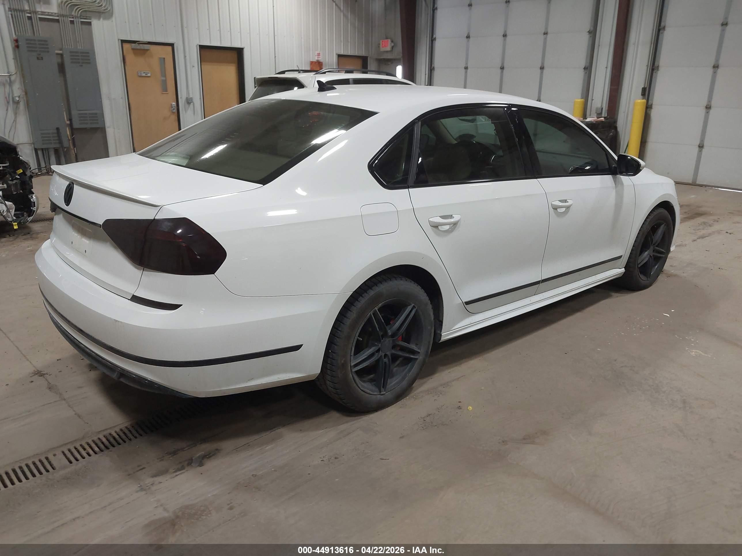 VOLKSWAGEN PASSAT image 4