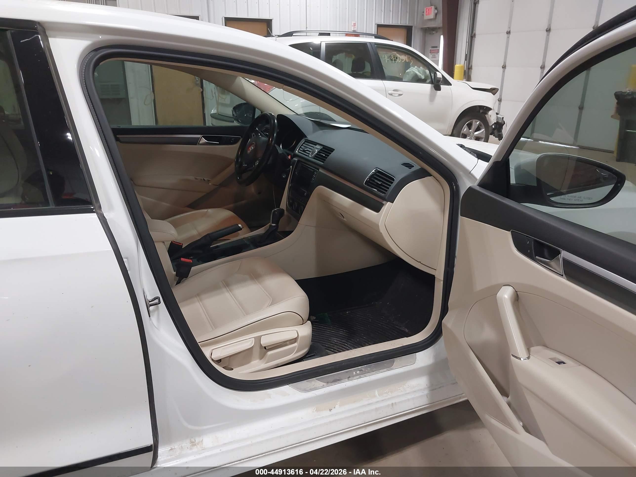 VOLKSWAGEN PASSAT image 5