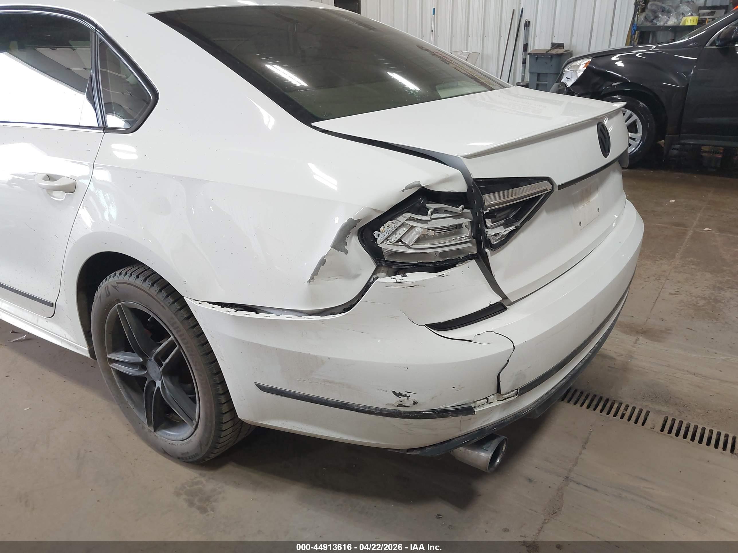 VOLKSWAGEN PASSAT image 6