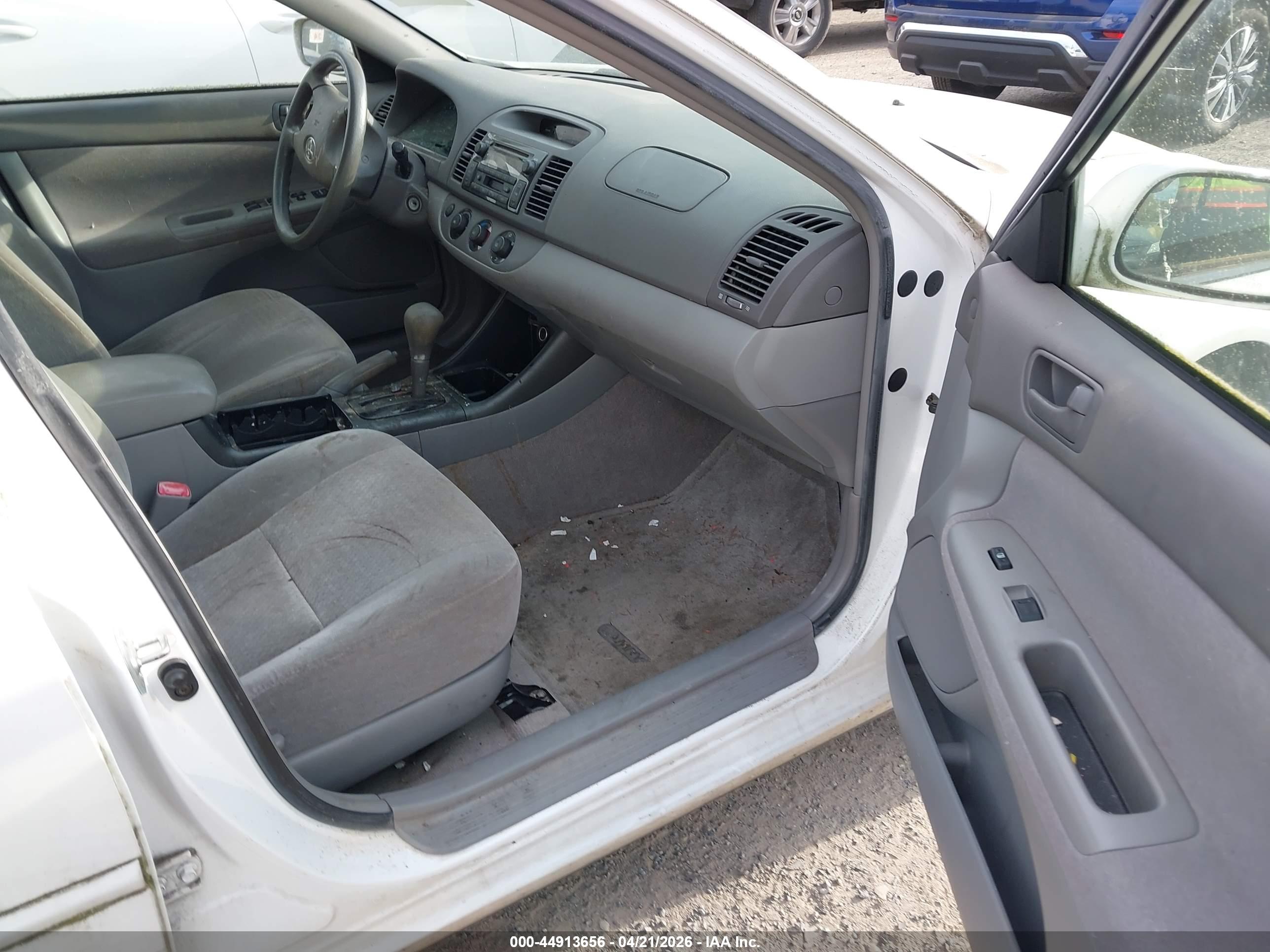 TOYOTA CAMRY image 5