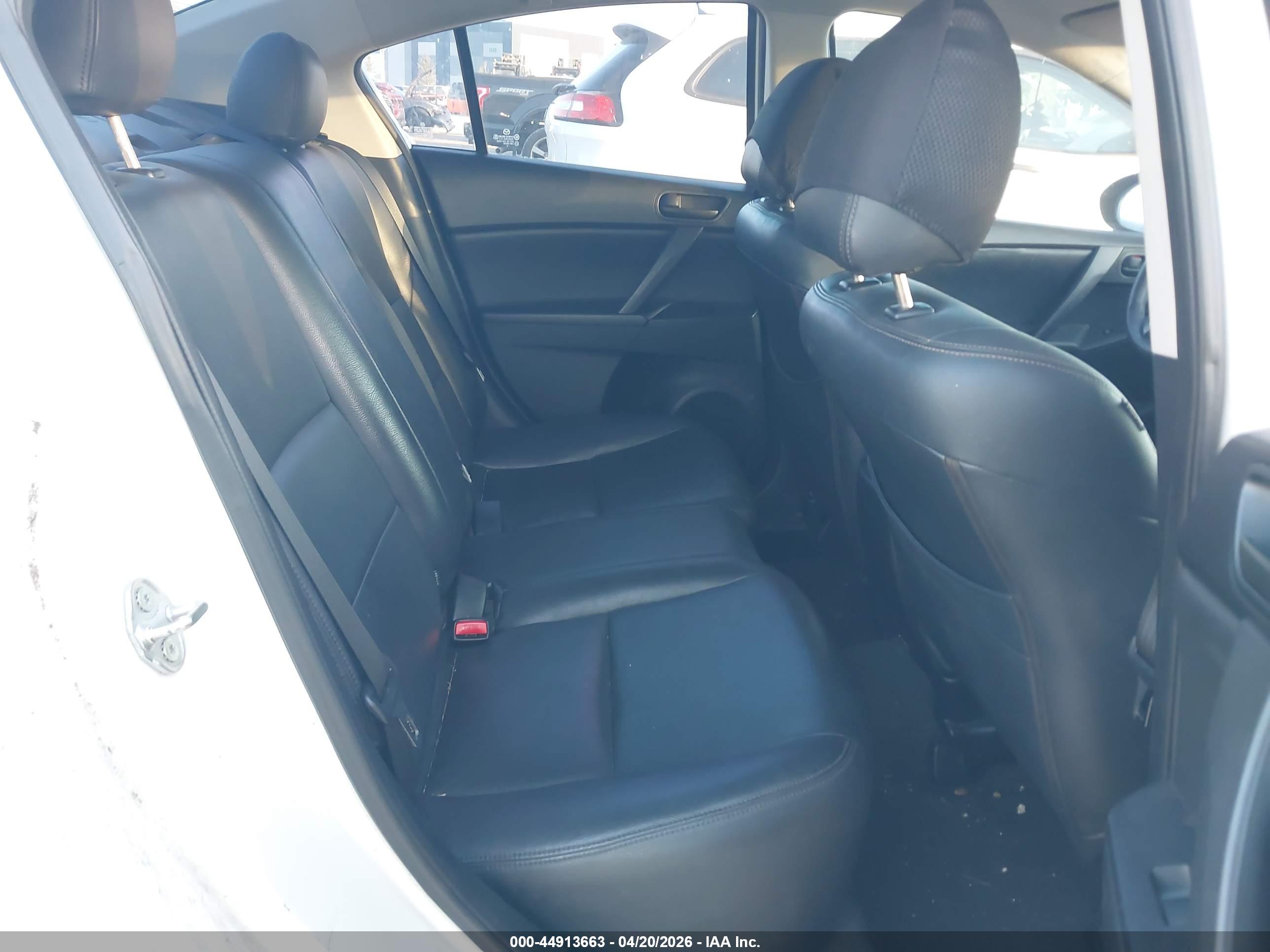 MAZDA MAZDA3 image 8
