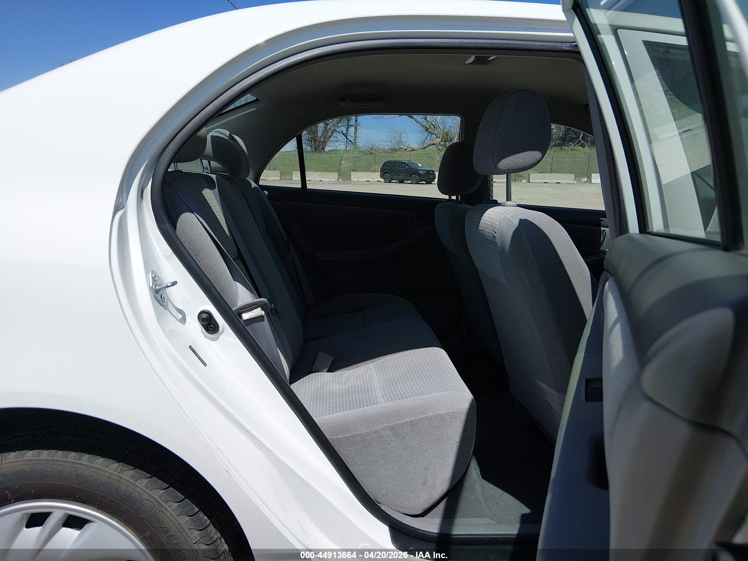 TOYOTA COROLLA image 8