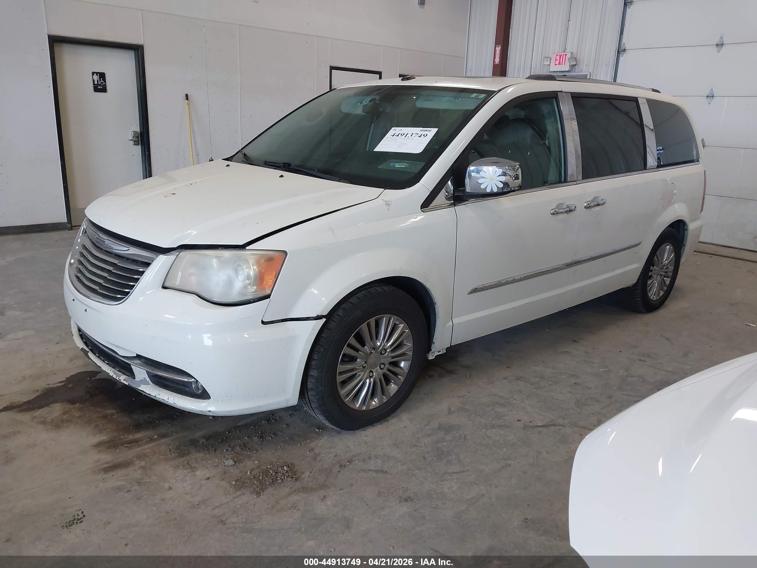 CHRYSLER TOWN image 2