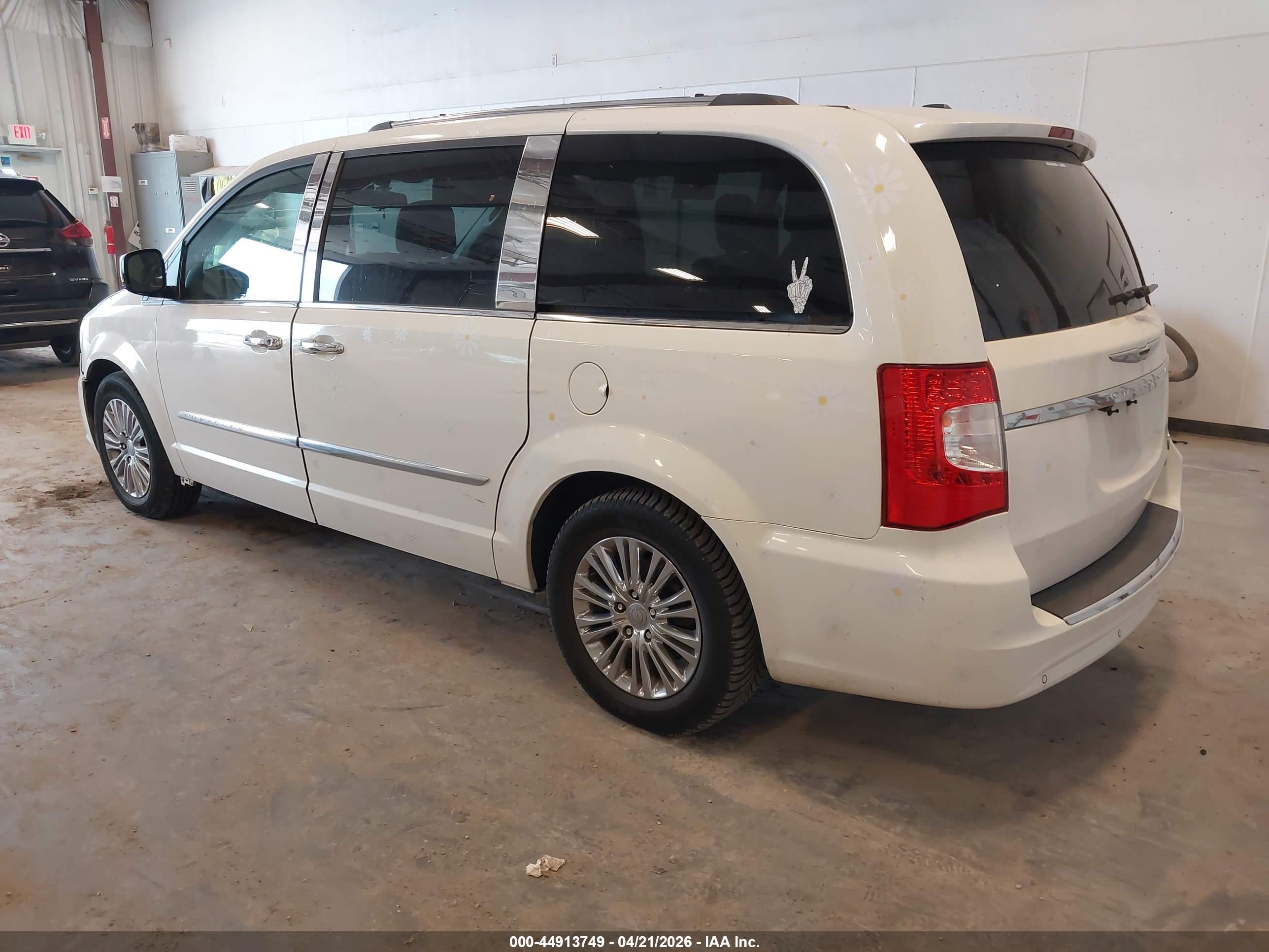 CHRYSLER TOWN image 3