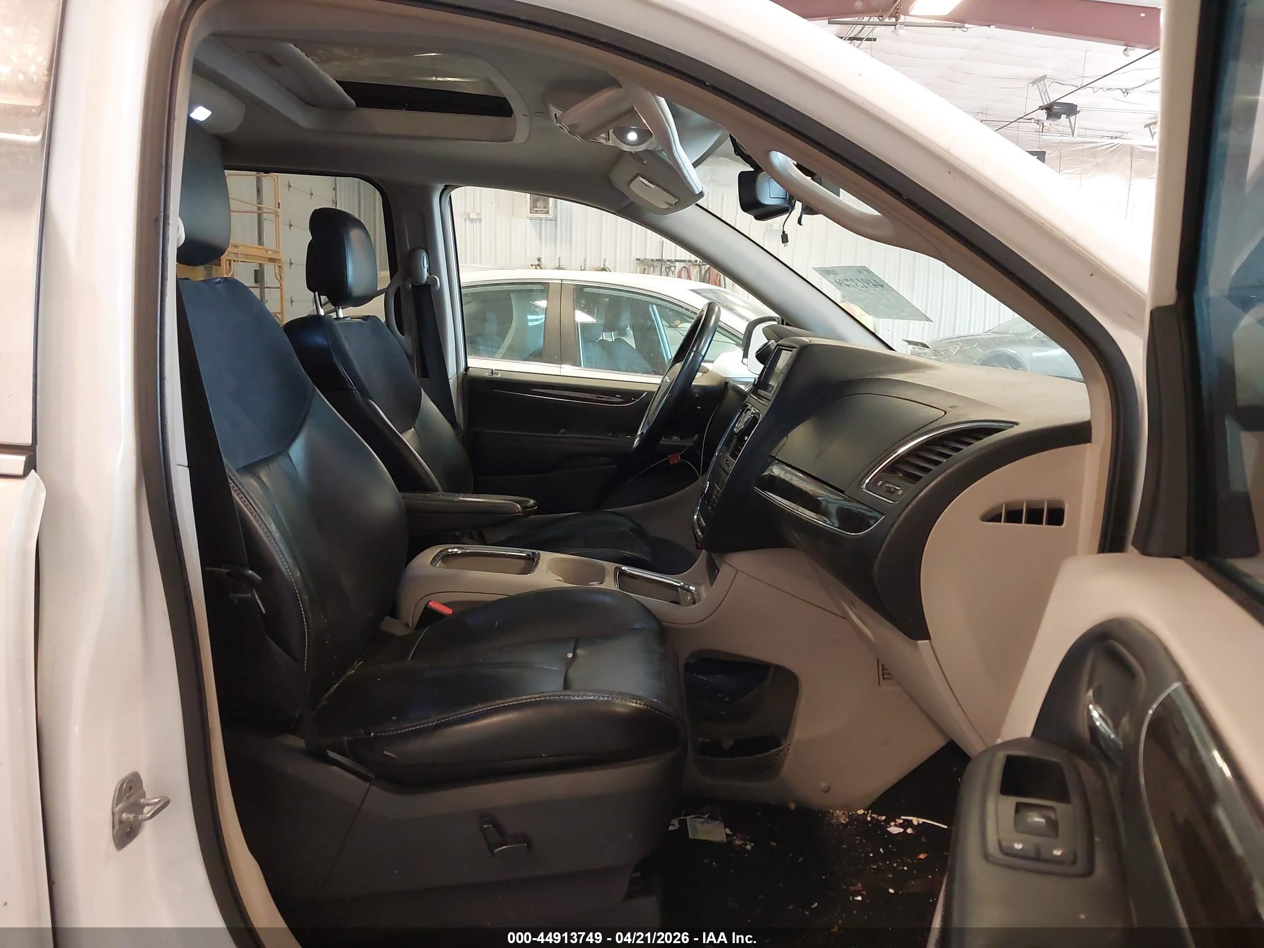 CHRYSLER TOWN image 5