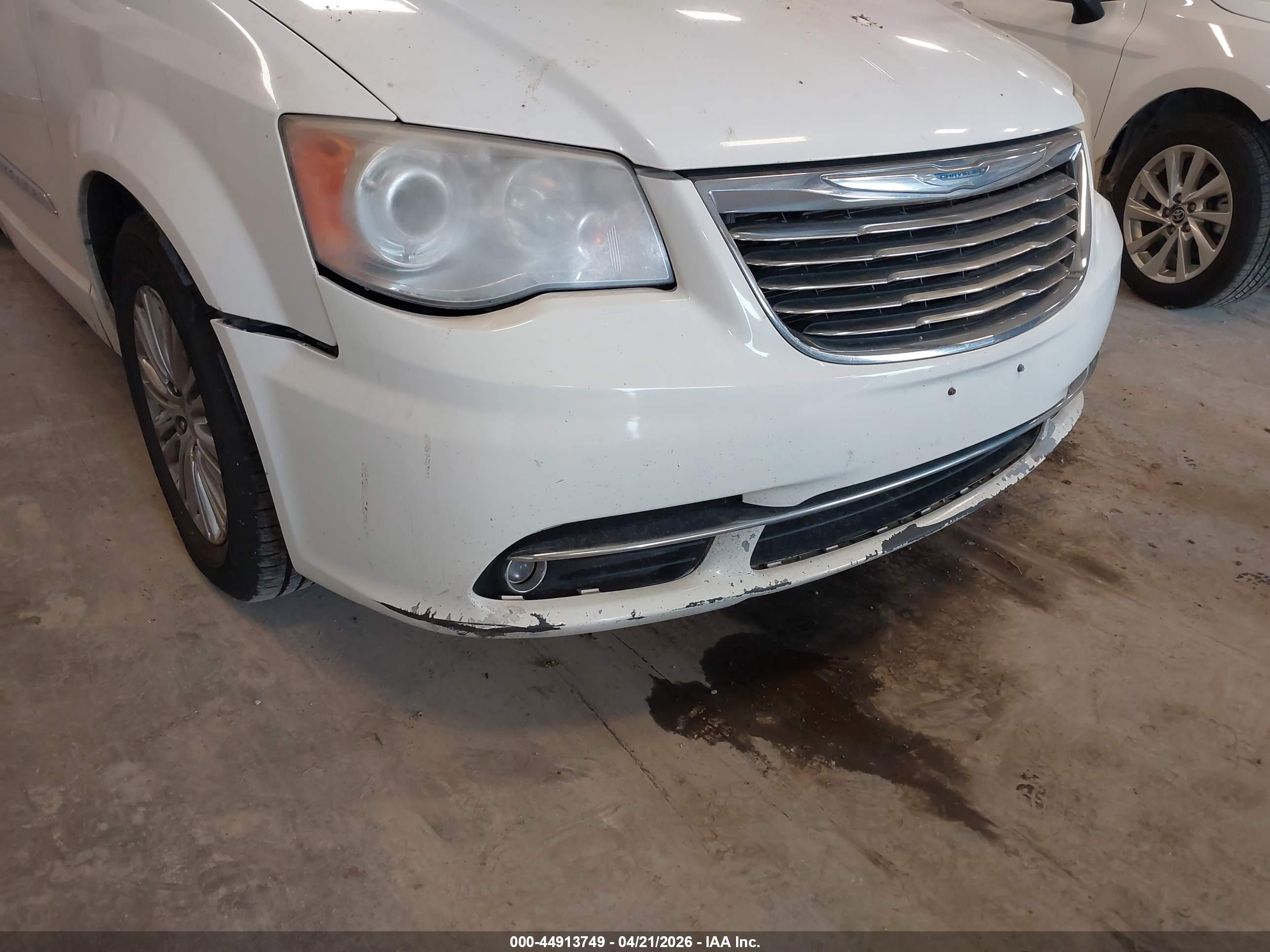 CHRYSLER TOWN image 6
