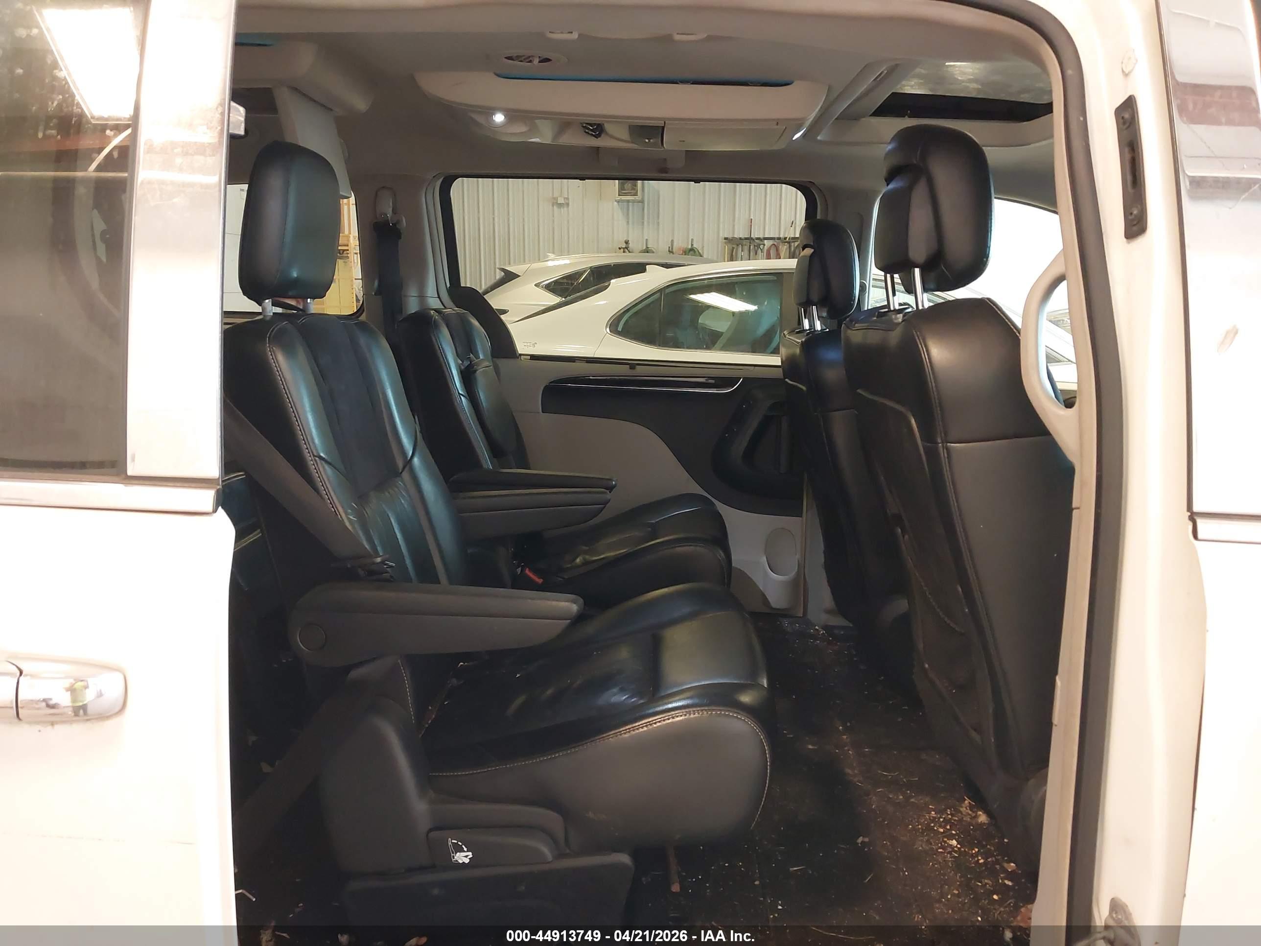 CHRYSLER TOWN image 8