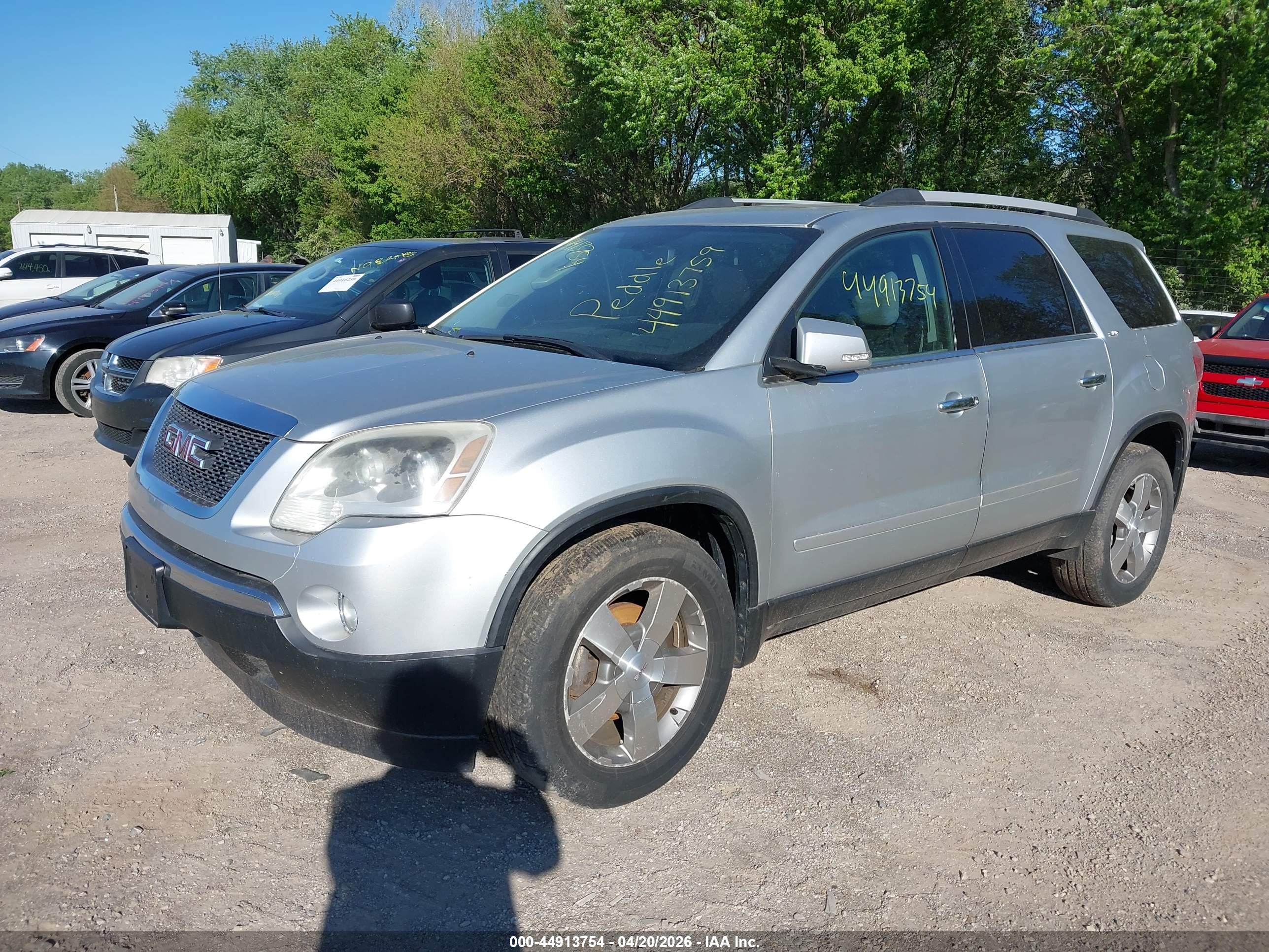 GMC ACADIA image 2