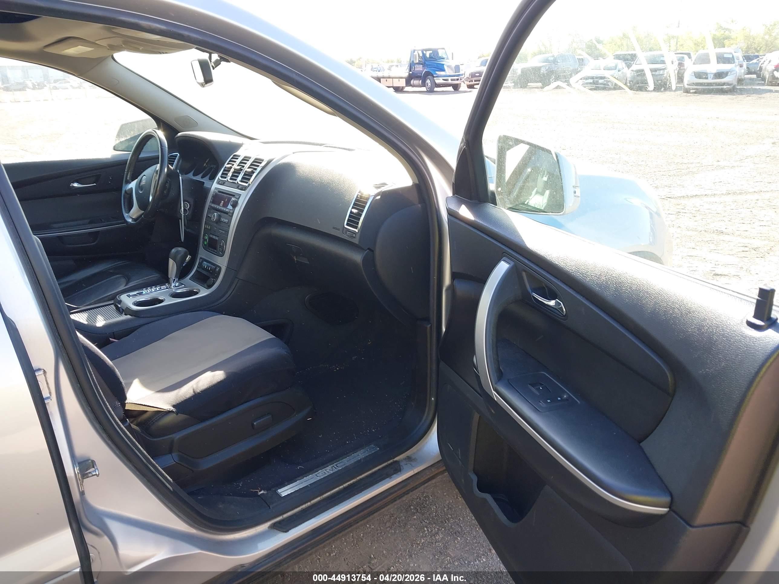 GMC ACADIA image 5