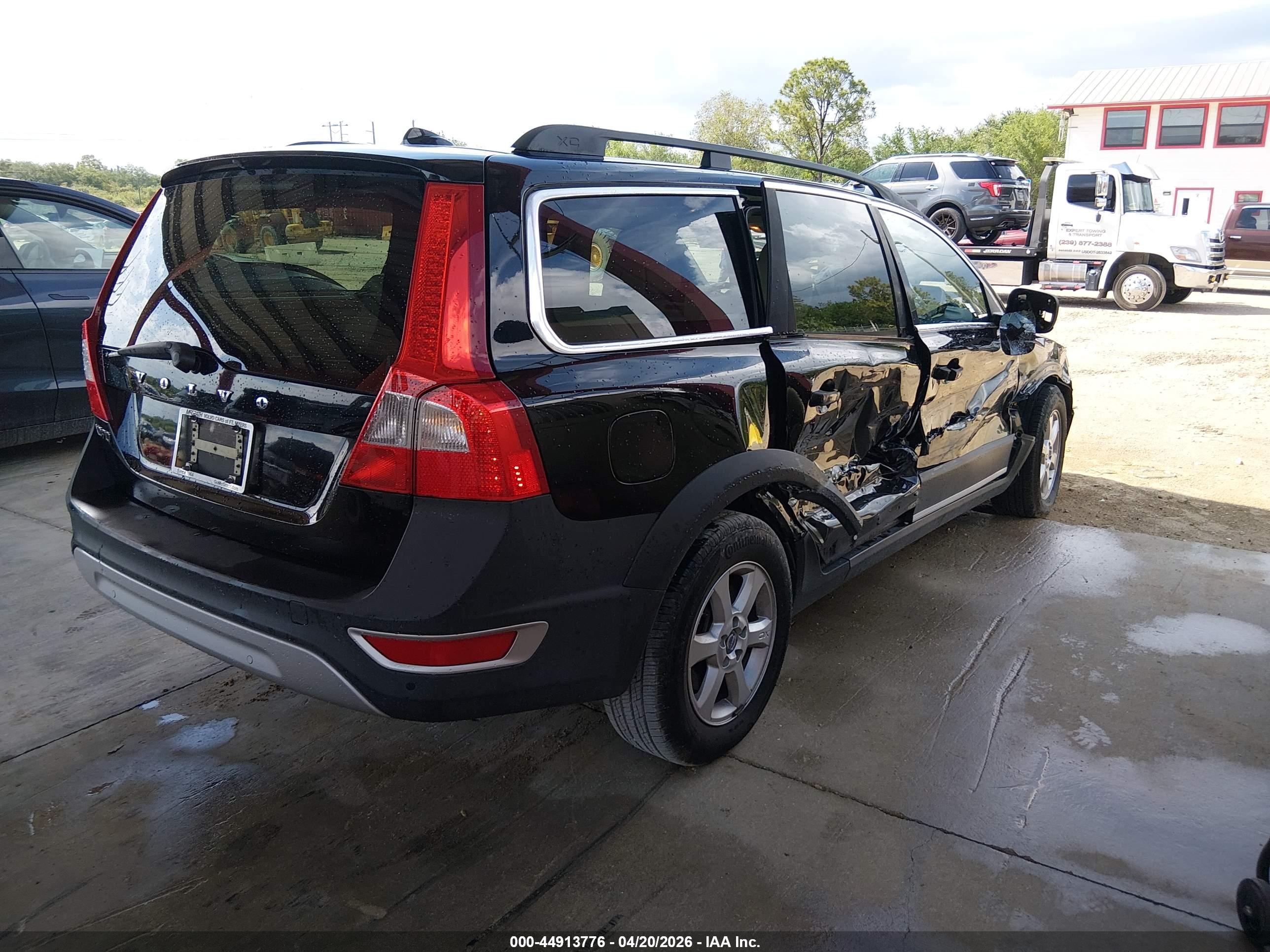 VOLVO XC70 image 4