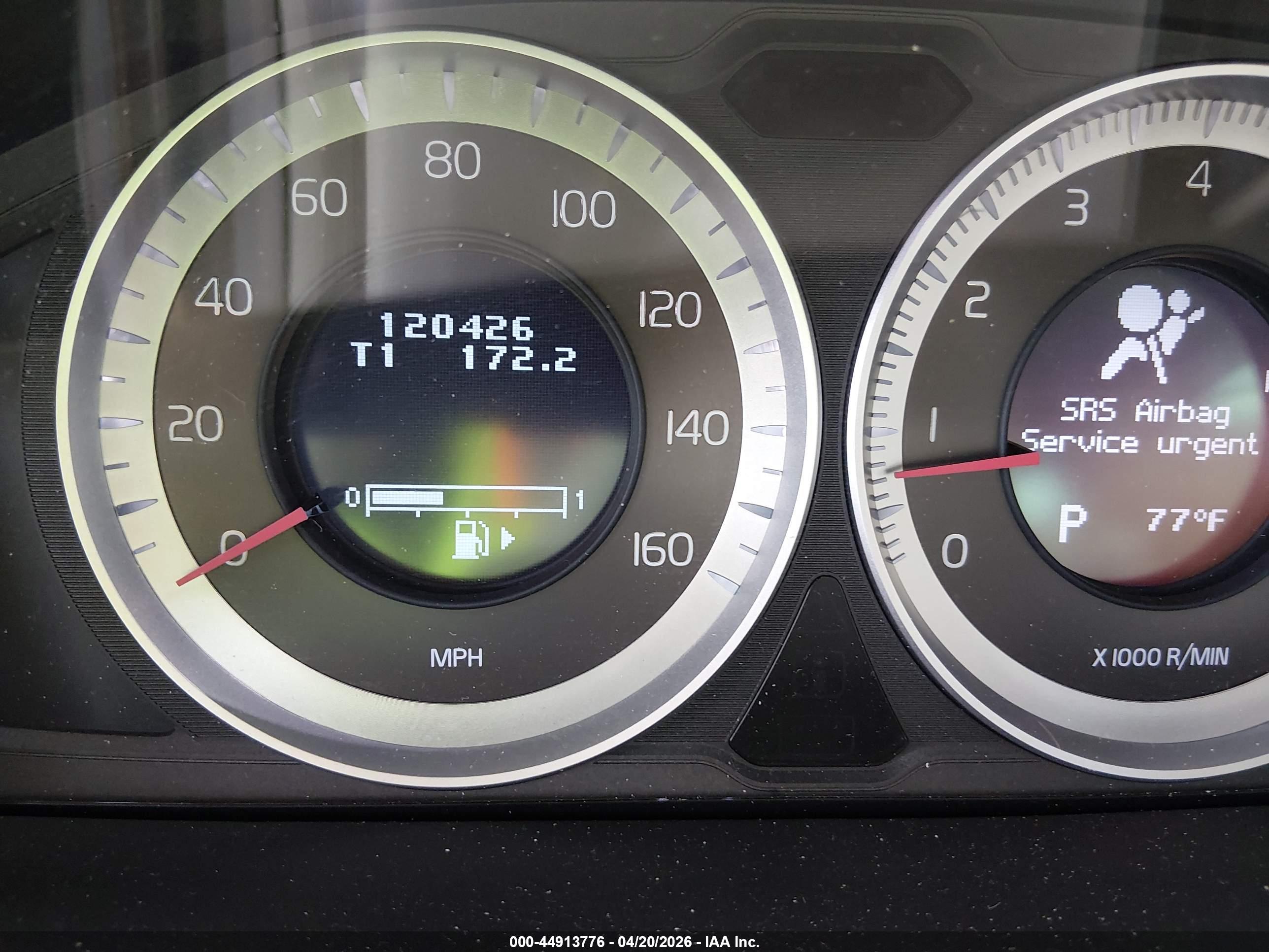 VOLVO XC70 image 7