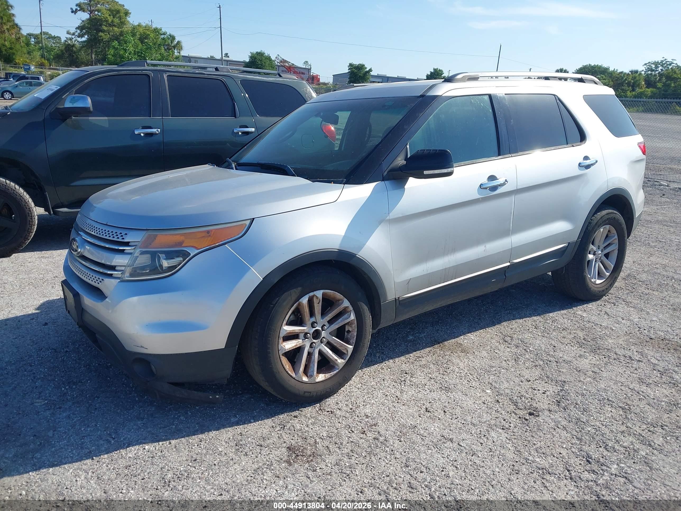 FORD EXPLORER image 2