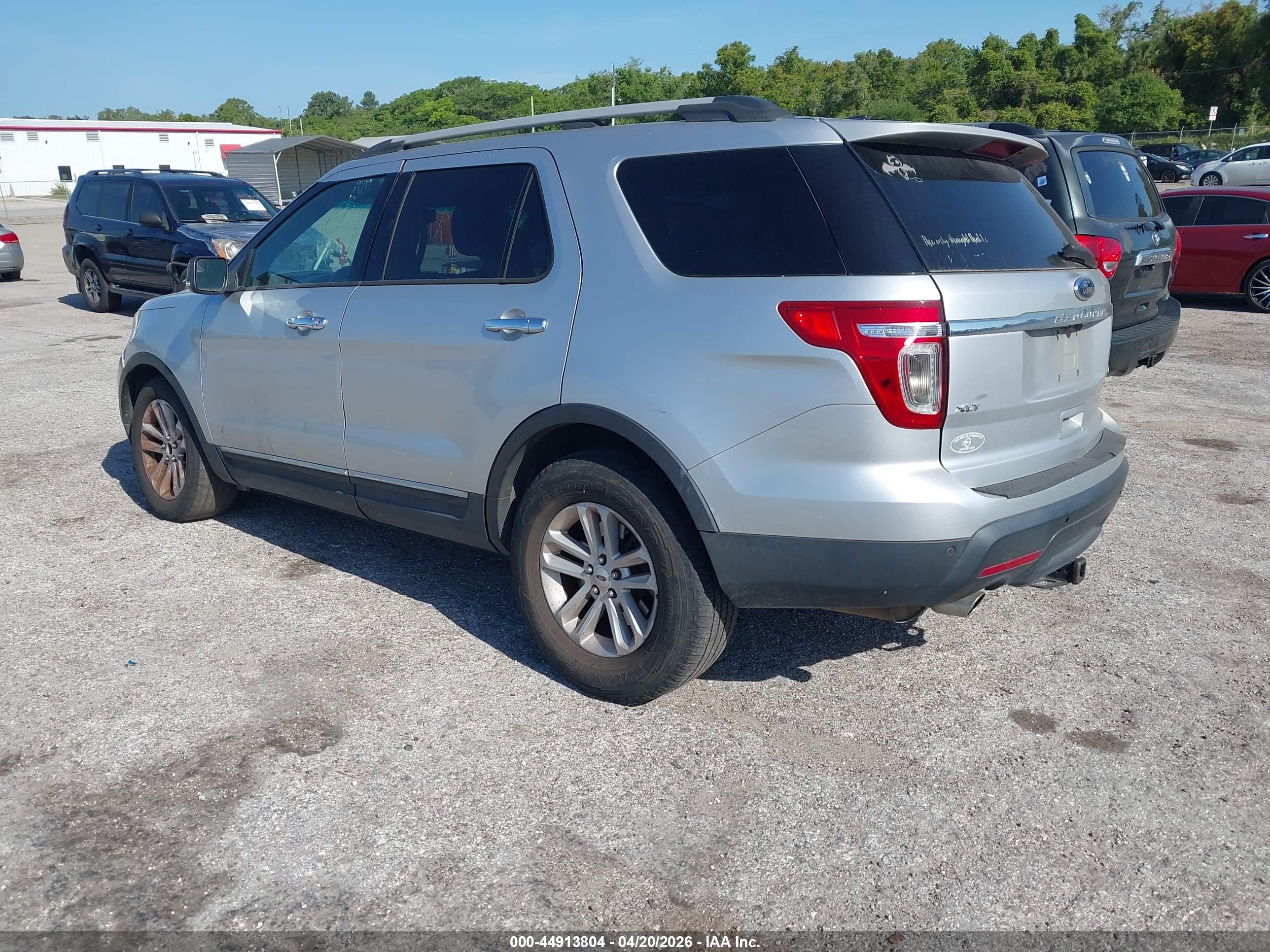 FORD EXPLORER image 3