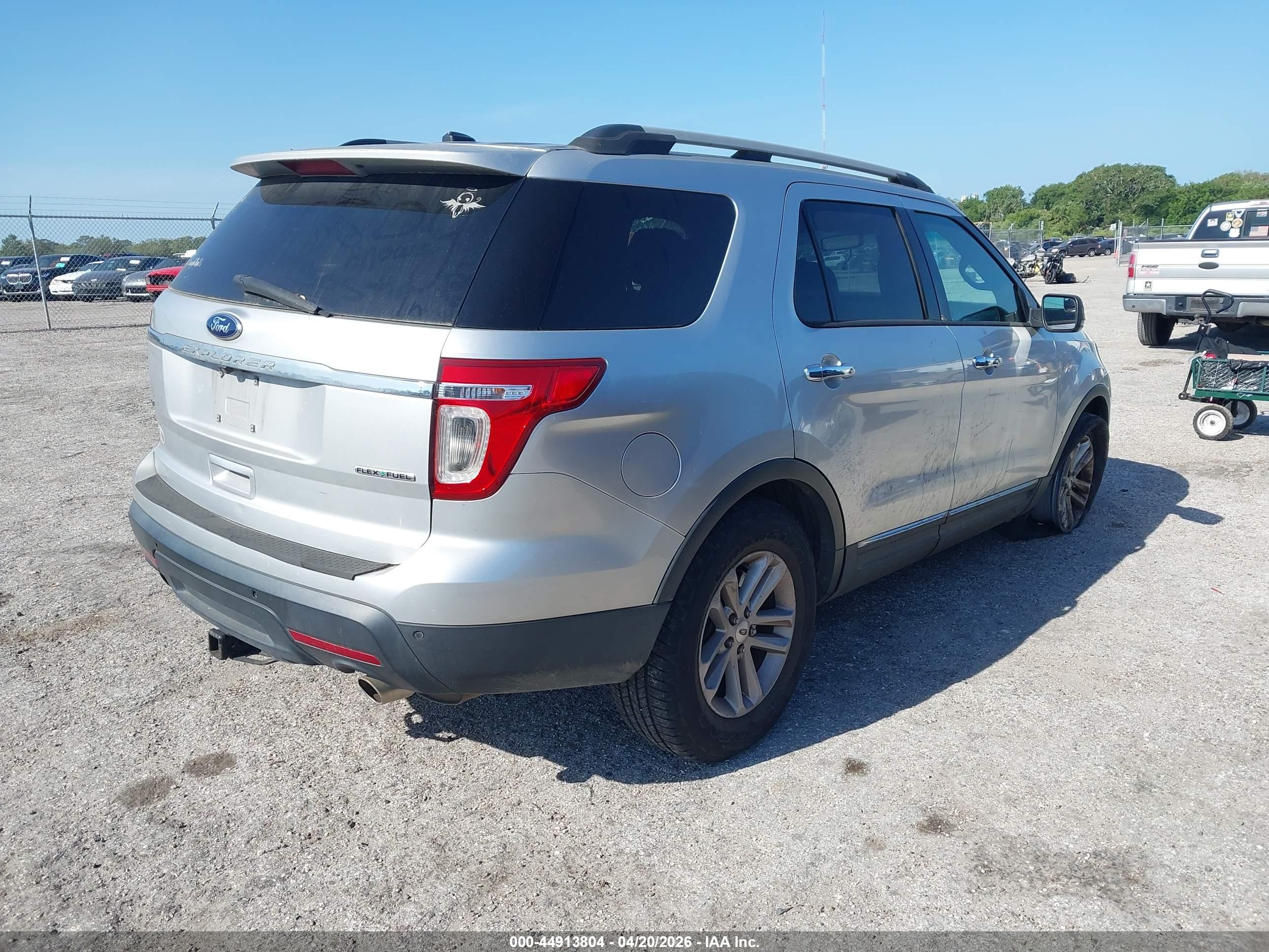 FORD EXPLORER image 4