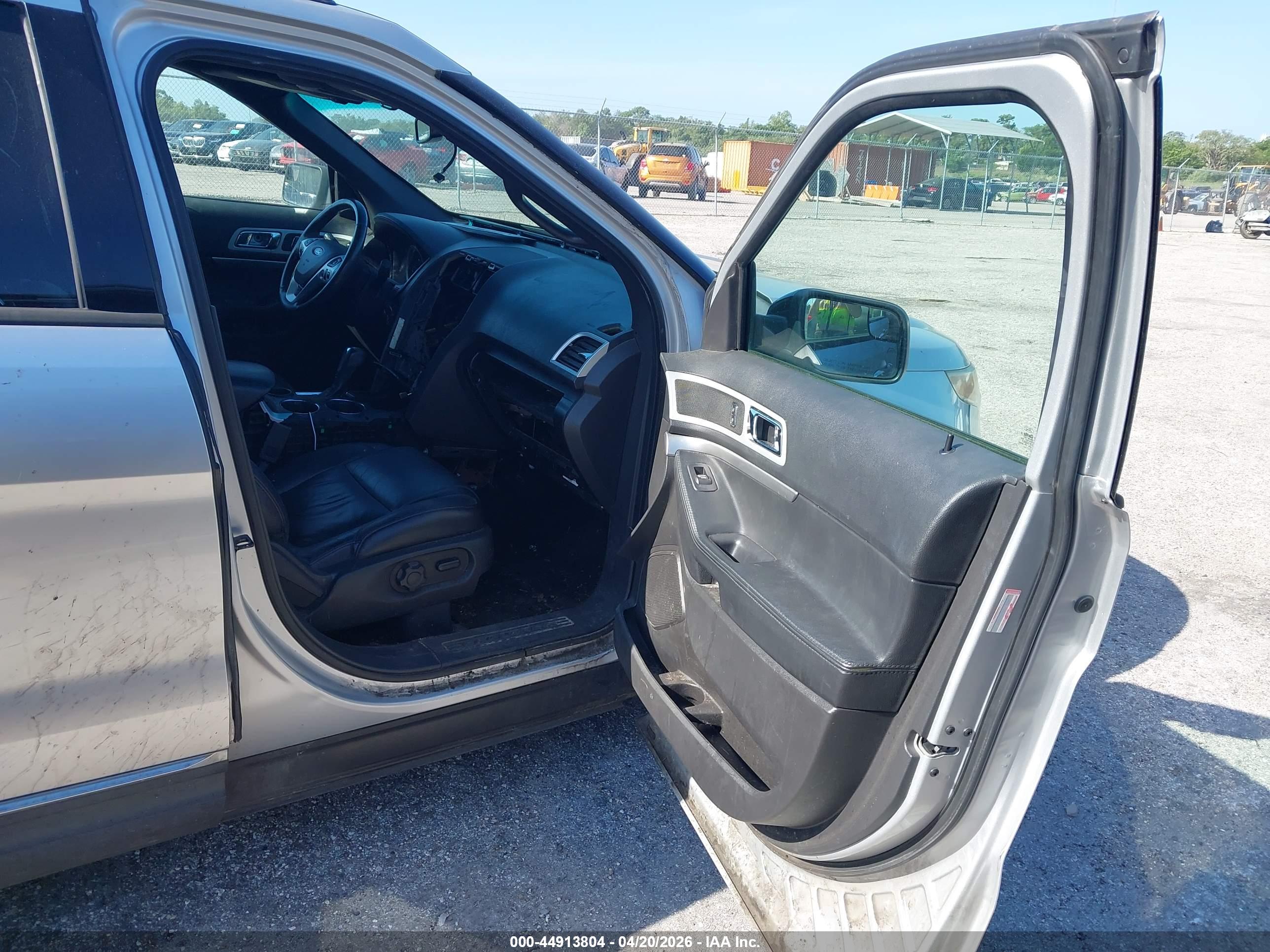 FORD EXPLORER image 5