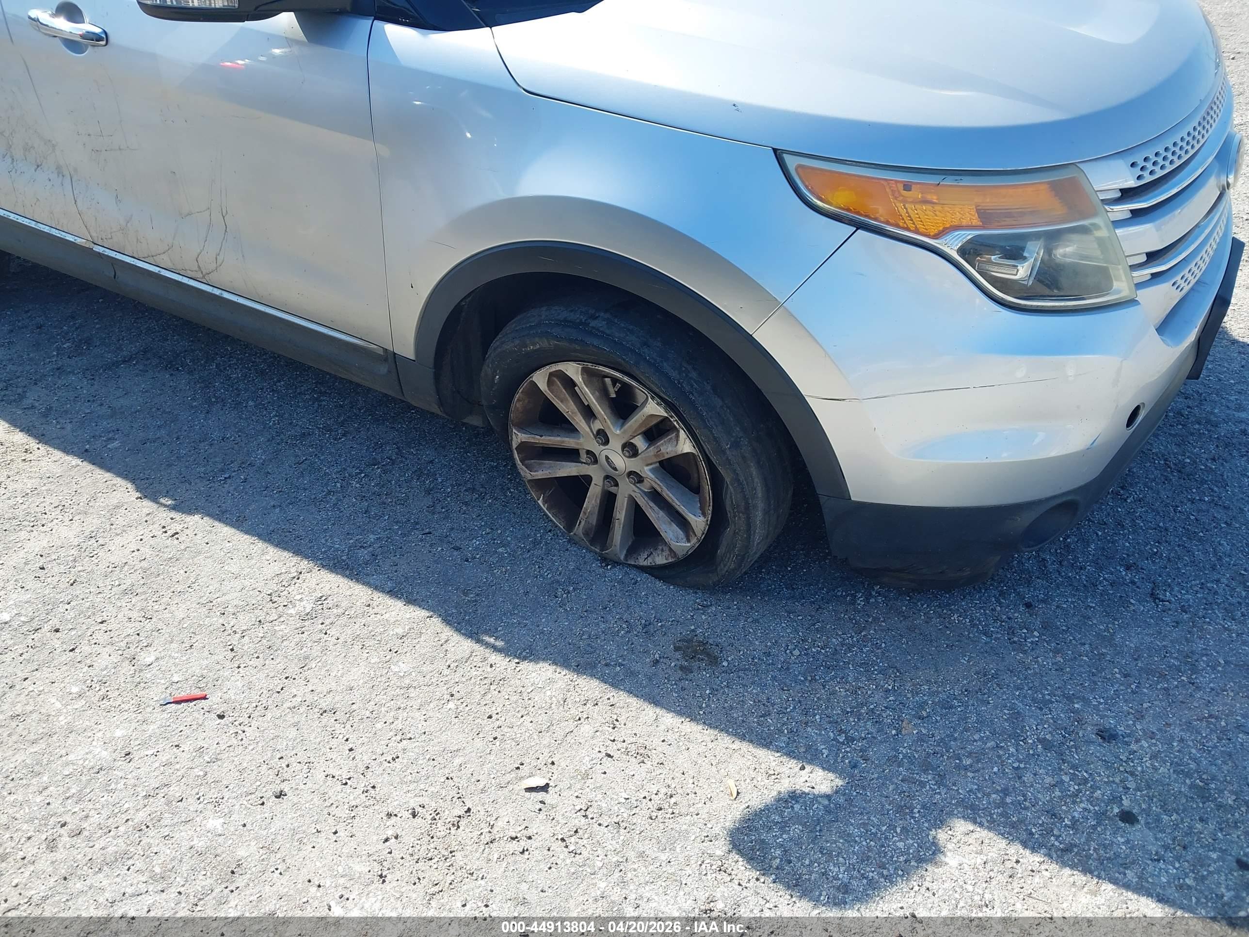 FORD EXPLORER image 6