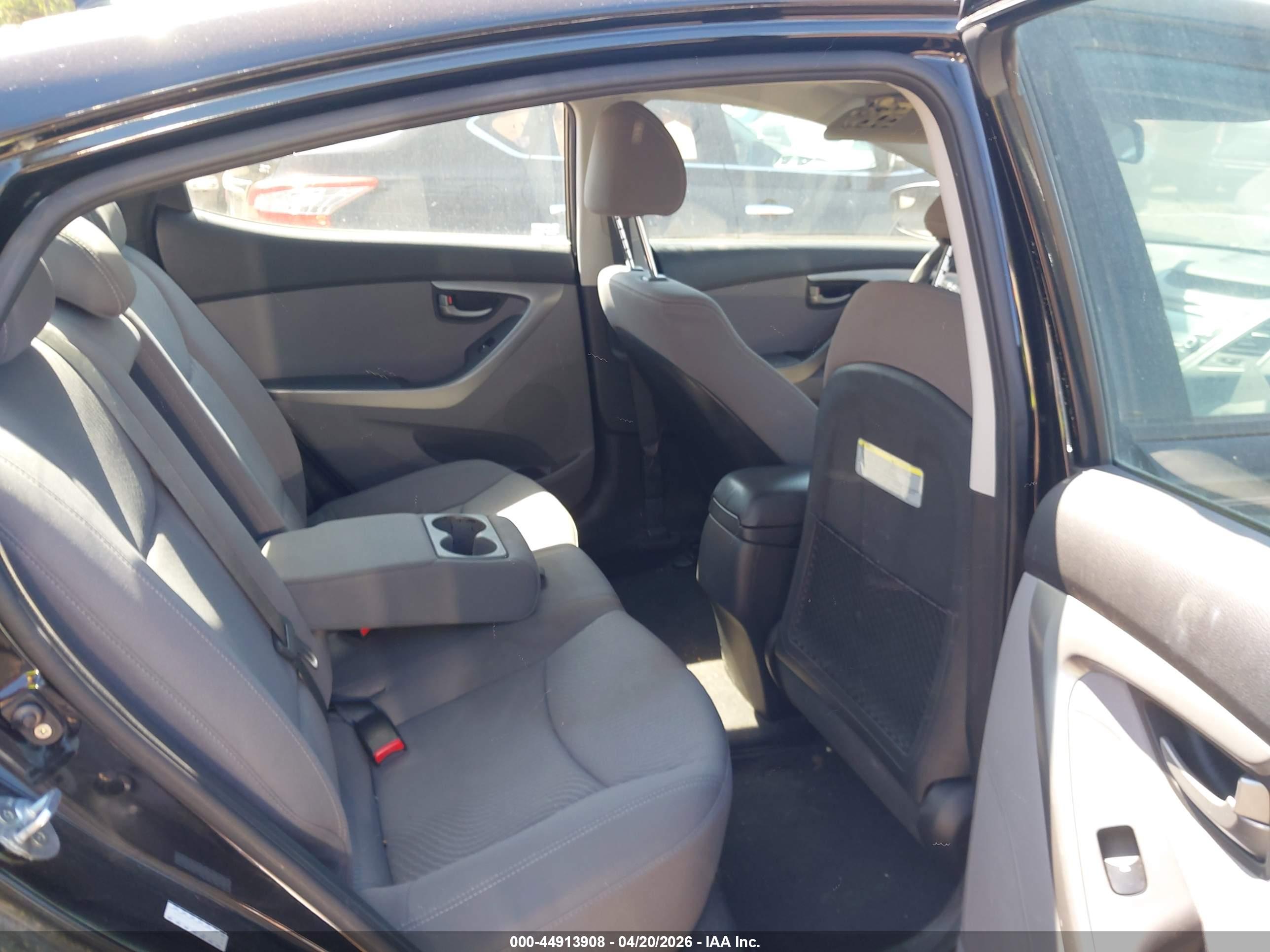 HYUNDAI ELANTRA image 8